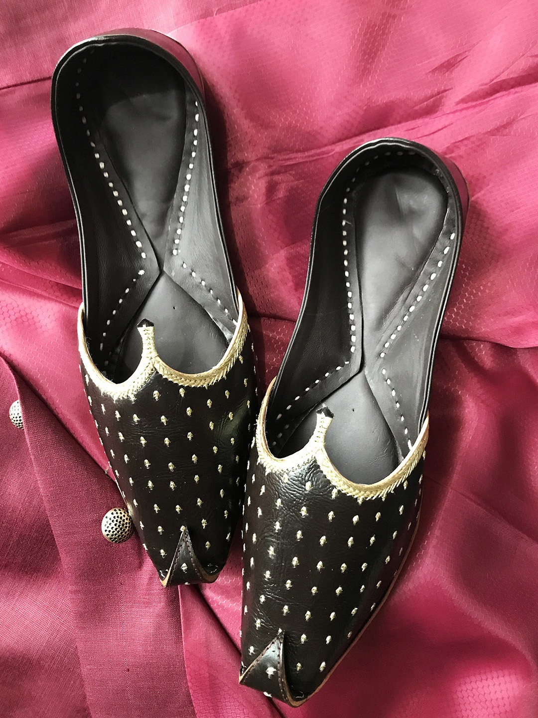 

Hulya Men Black & Gold-Toned Printed Genuine Leather Mojaris