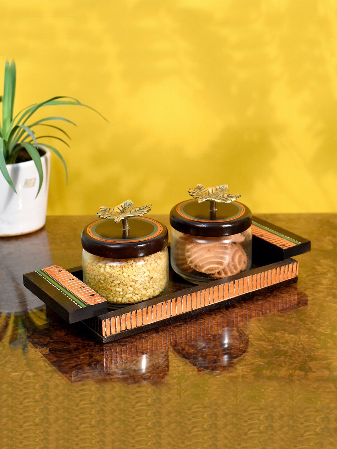 

AAKRITI ART CREATIONS Wooden Tray With 2 Glass Jars, Brown