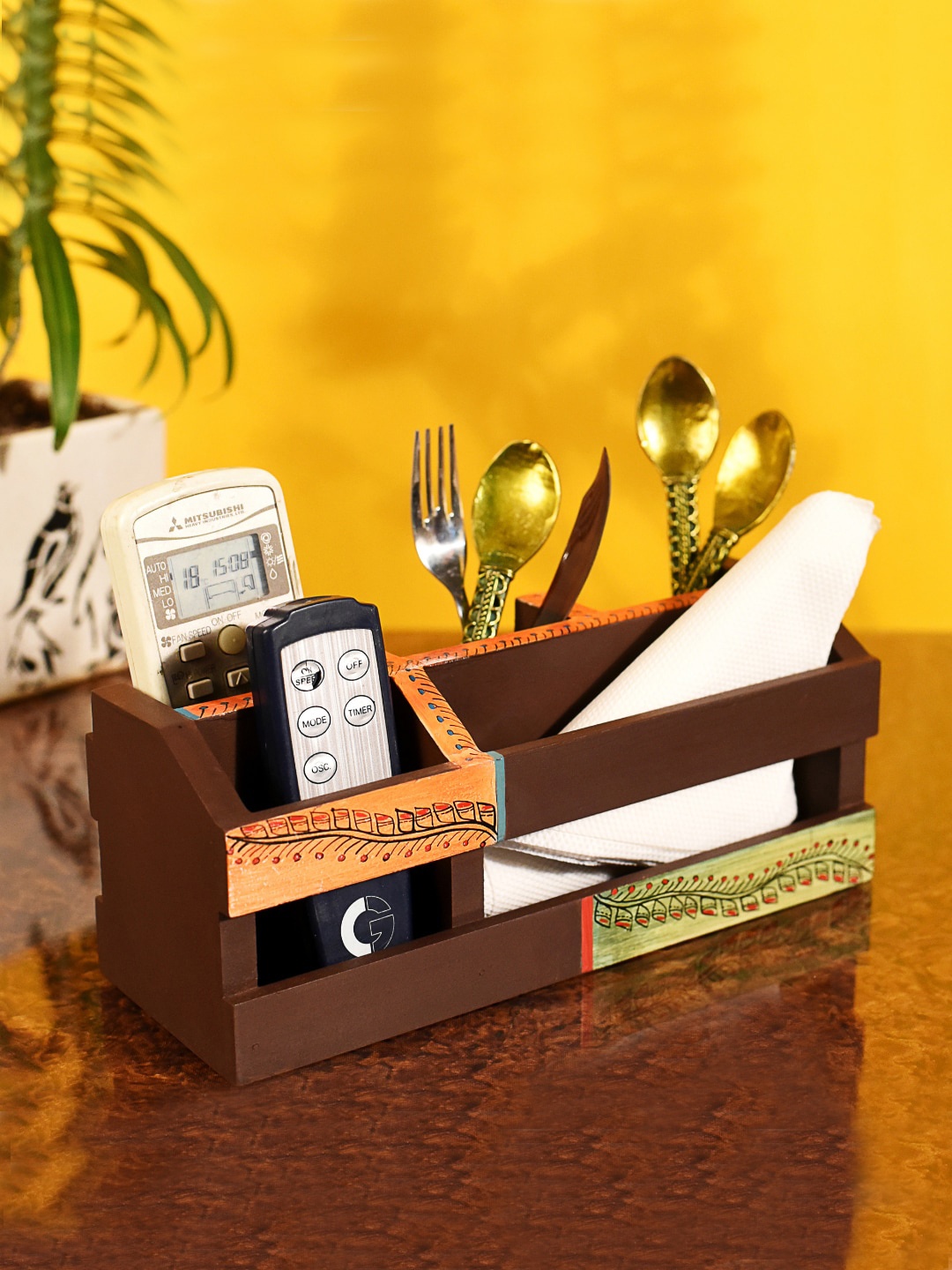 

AAKRITI ART CREATIONS Handcrafted Cutlery Holder, Brown