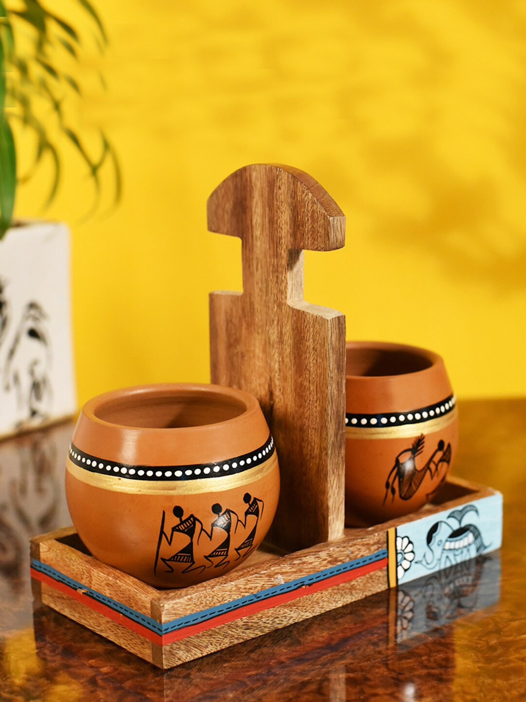 

AAKRITI ART CREATIONS Brown 2 Earthen Ceramic Mugs With Cup Holder