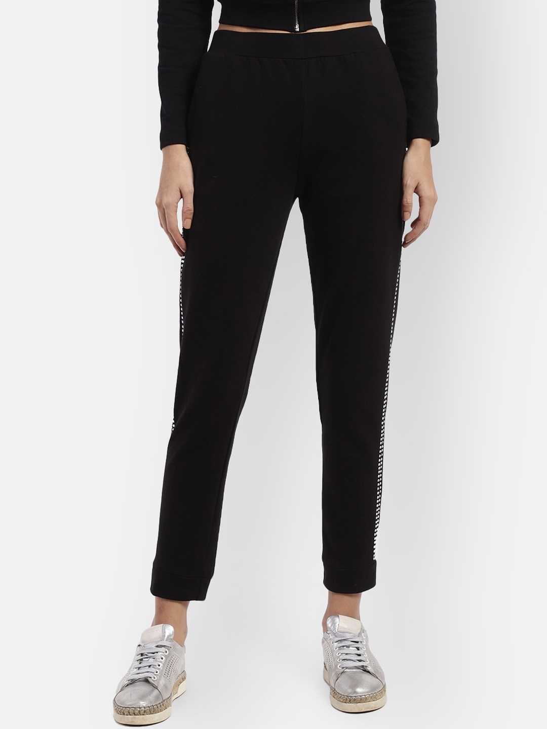 

R26 Women Black Solid Cotton Joggers