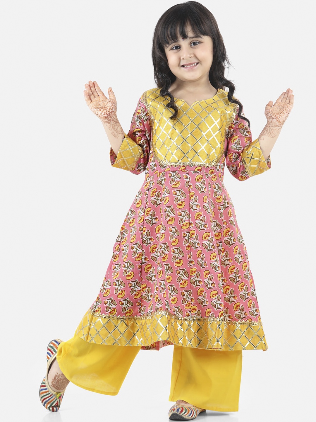 

BownBee Girls Pink Ethnic Motifs Block Printed Gotta Patti Pure Cotton Kurta with Palazzos