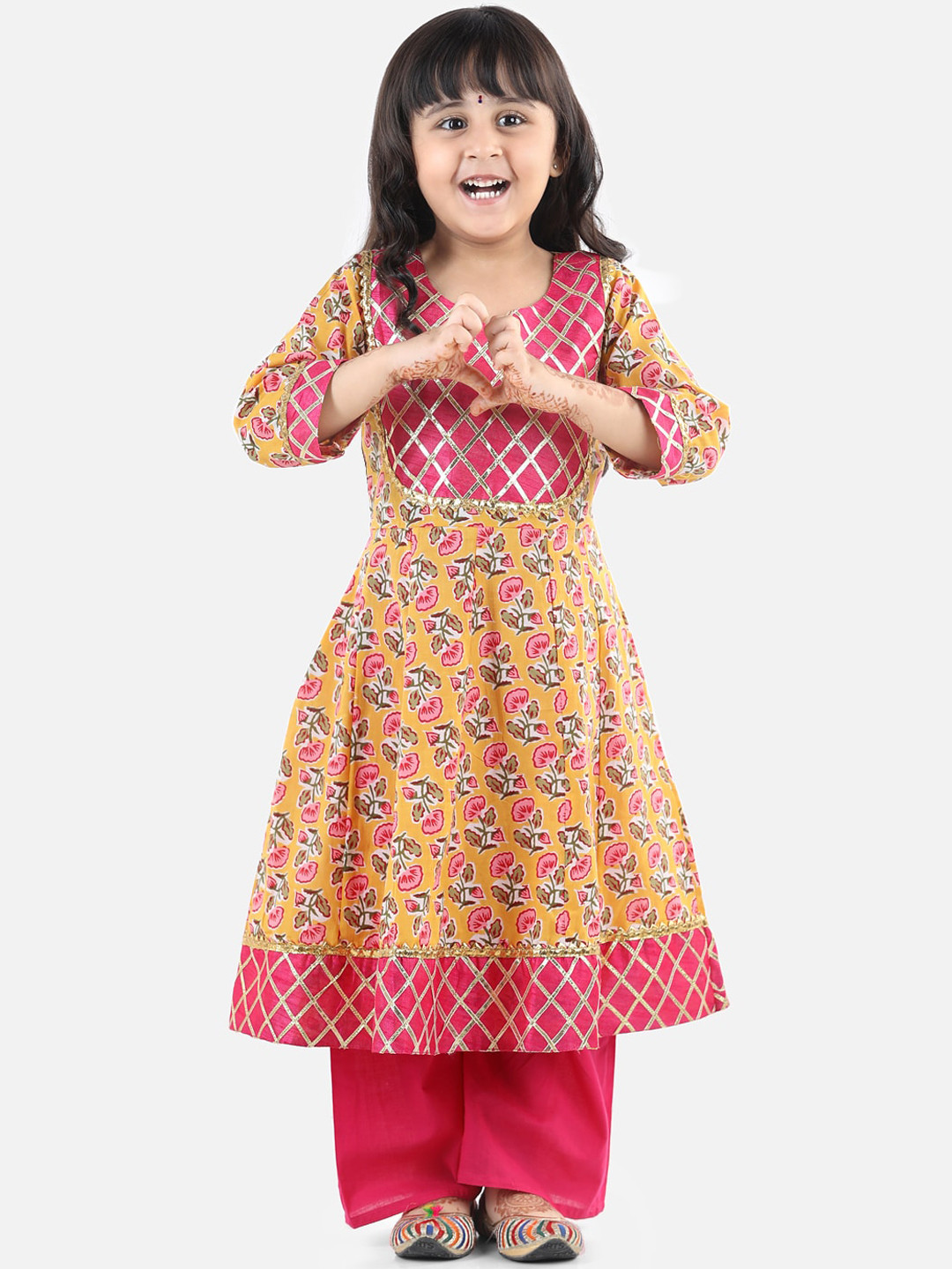 

BownBee Girls Yellow Floral Printed Empire Gotta Patti Pure Cotton Kurta with Palazzos