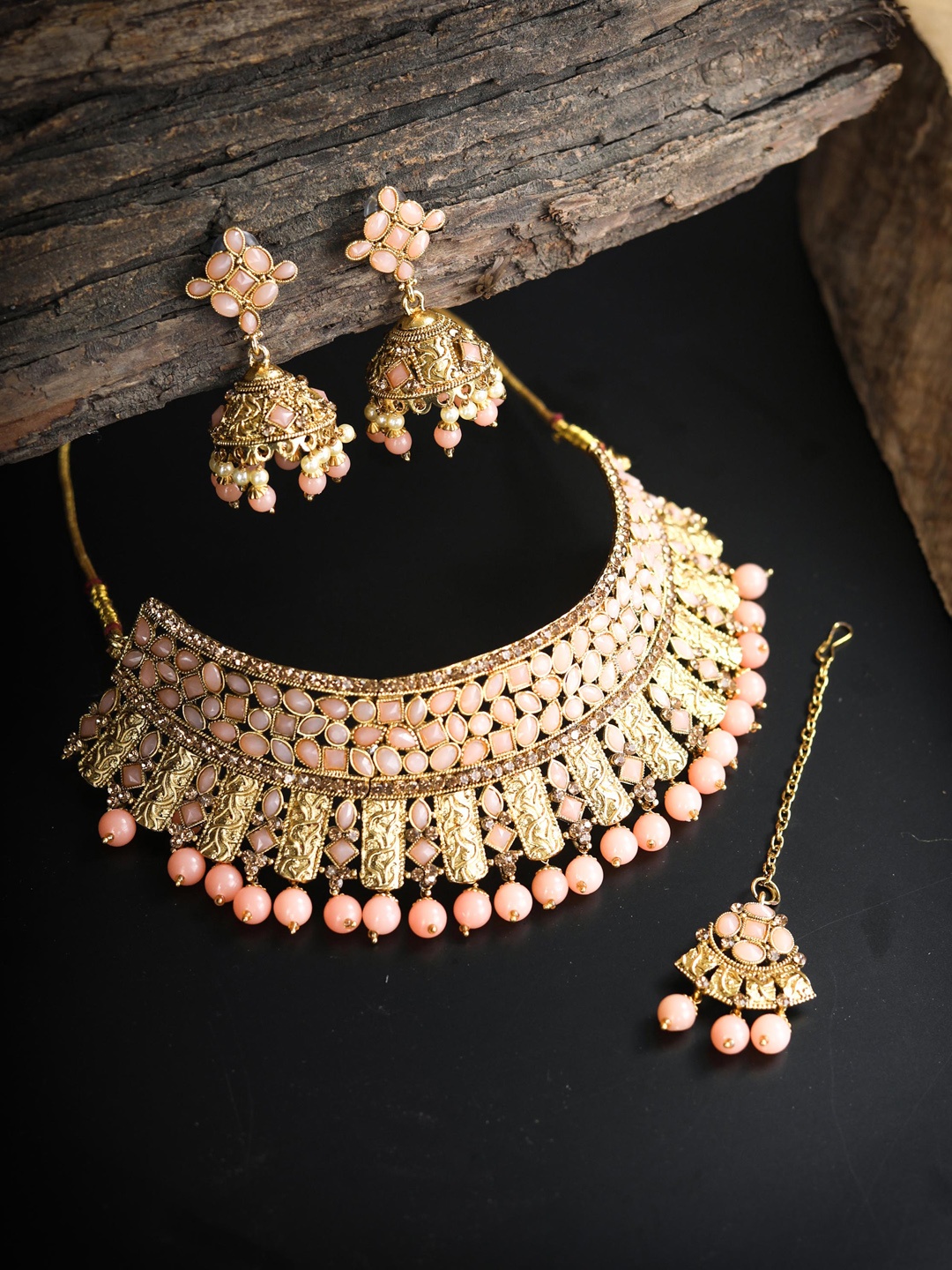 

Priyaasi Beige & Peach-Coloured Gold-Plated Kundan & Beaded Handcrafted Jewellery Set