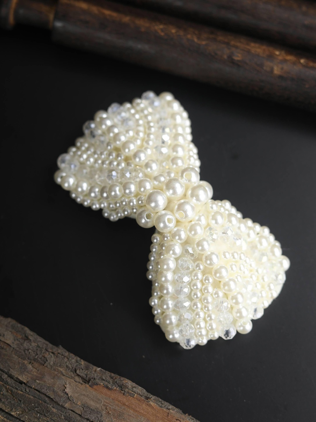 

Priyaasi Women Gold-Toned & White Pearls Alligator Hair Clip