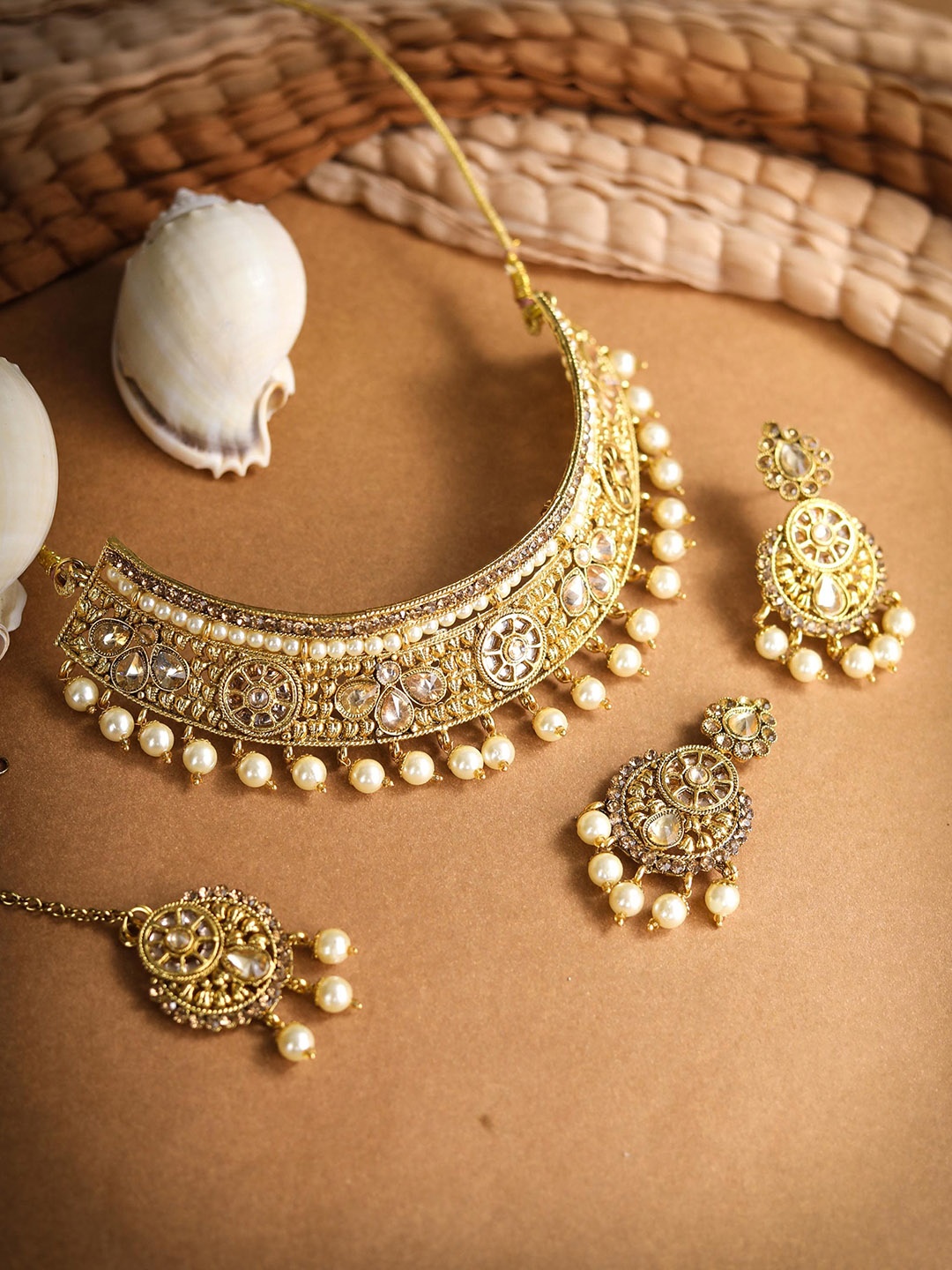 

Priyaasi Gold-Plated White Kundan Stone Studded Handcrafted Jewellery Set