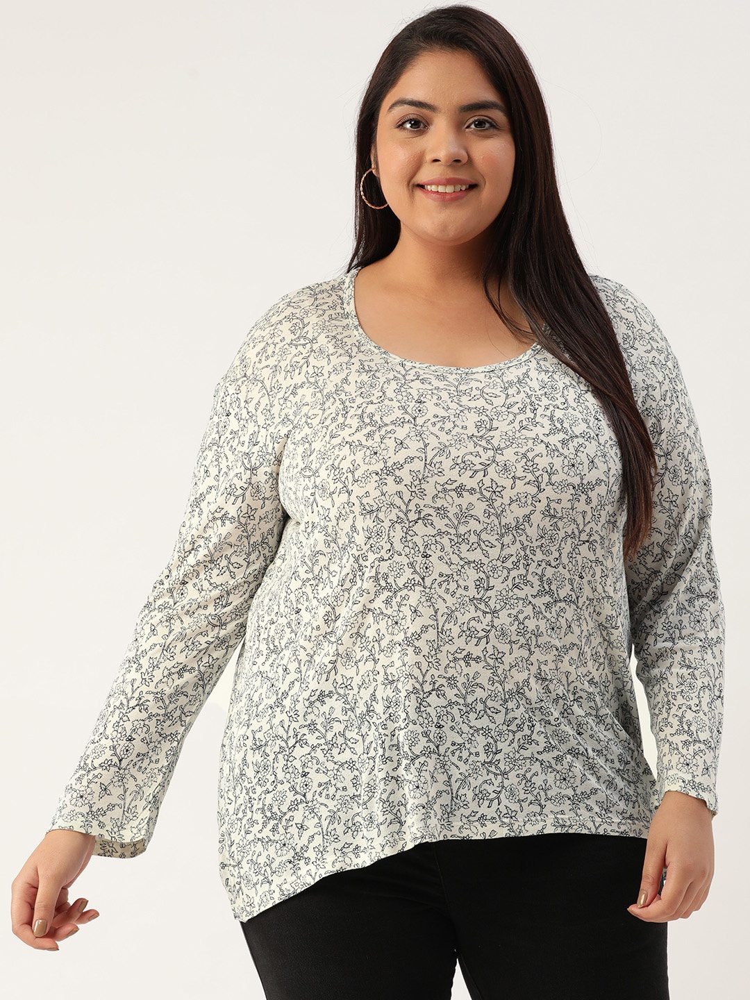 

Rute Plus Size Women White & Black Floral Printed T-shirt