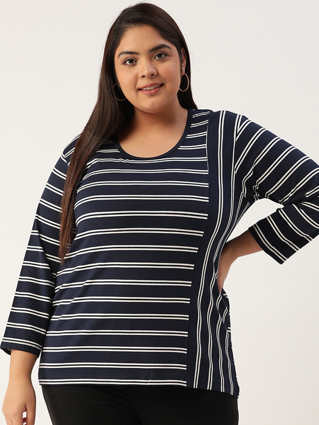 

Rute Plus Size Women Navy Blue & White Printed T-shirt