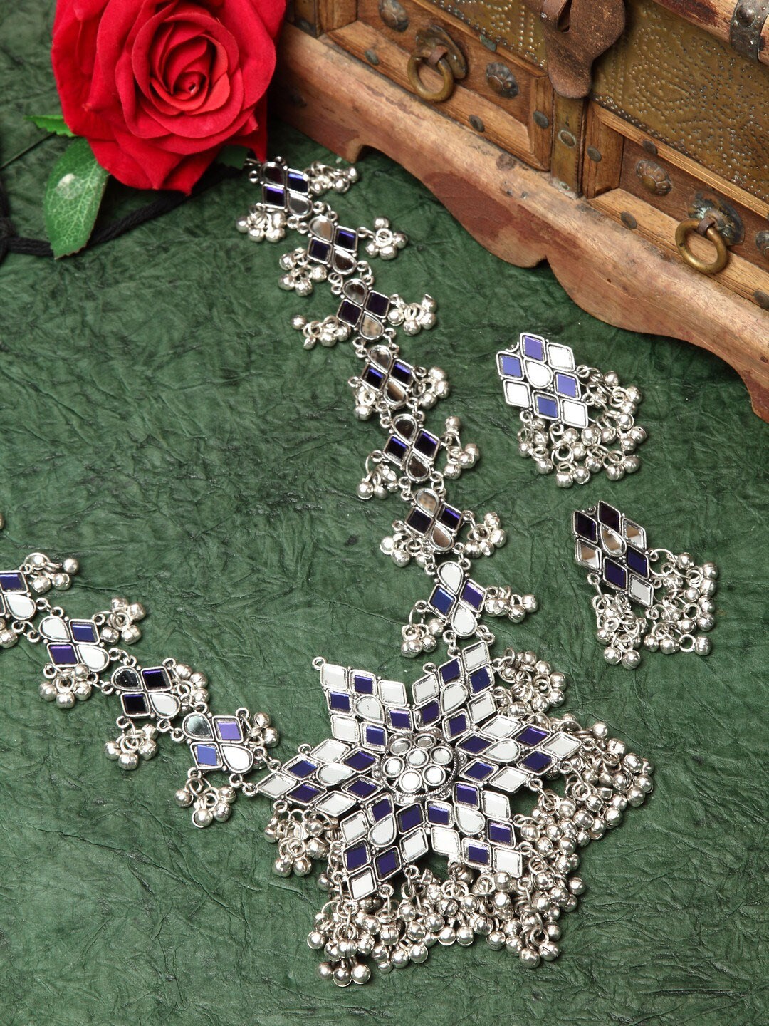 

Moedbuille Woman Oxidised Silver-Plated Blue & White Mirror-Studded Jewellery Set