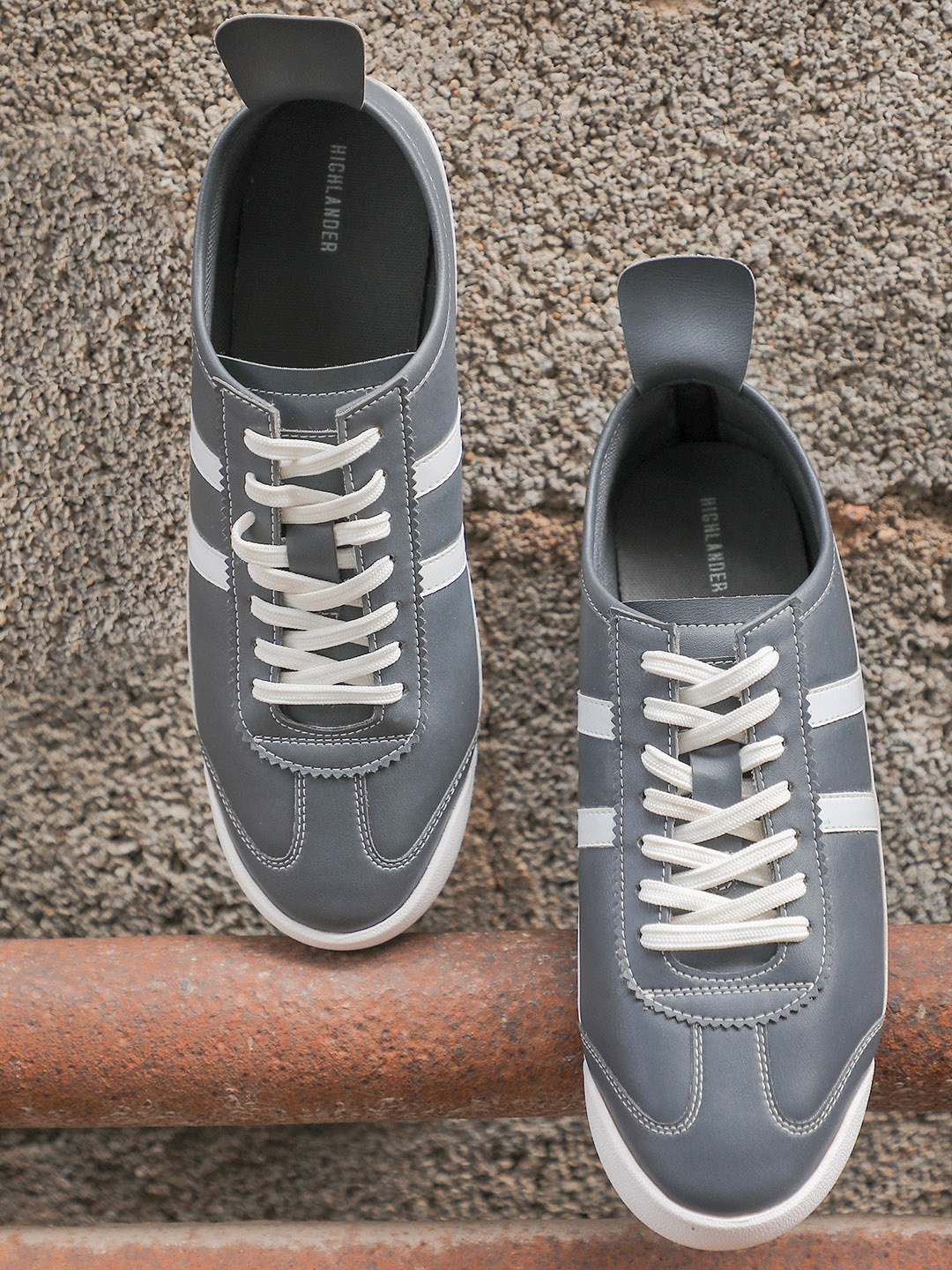 

HIGHLANDER Men Grey & White Colourblocked PU Shoes