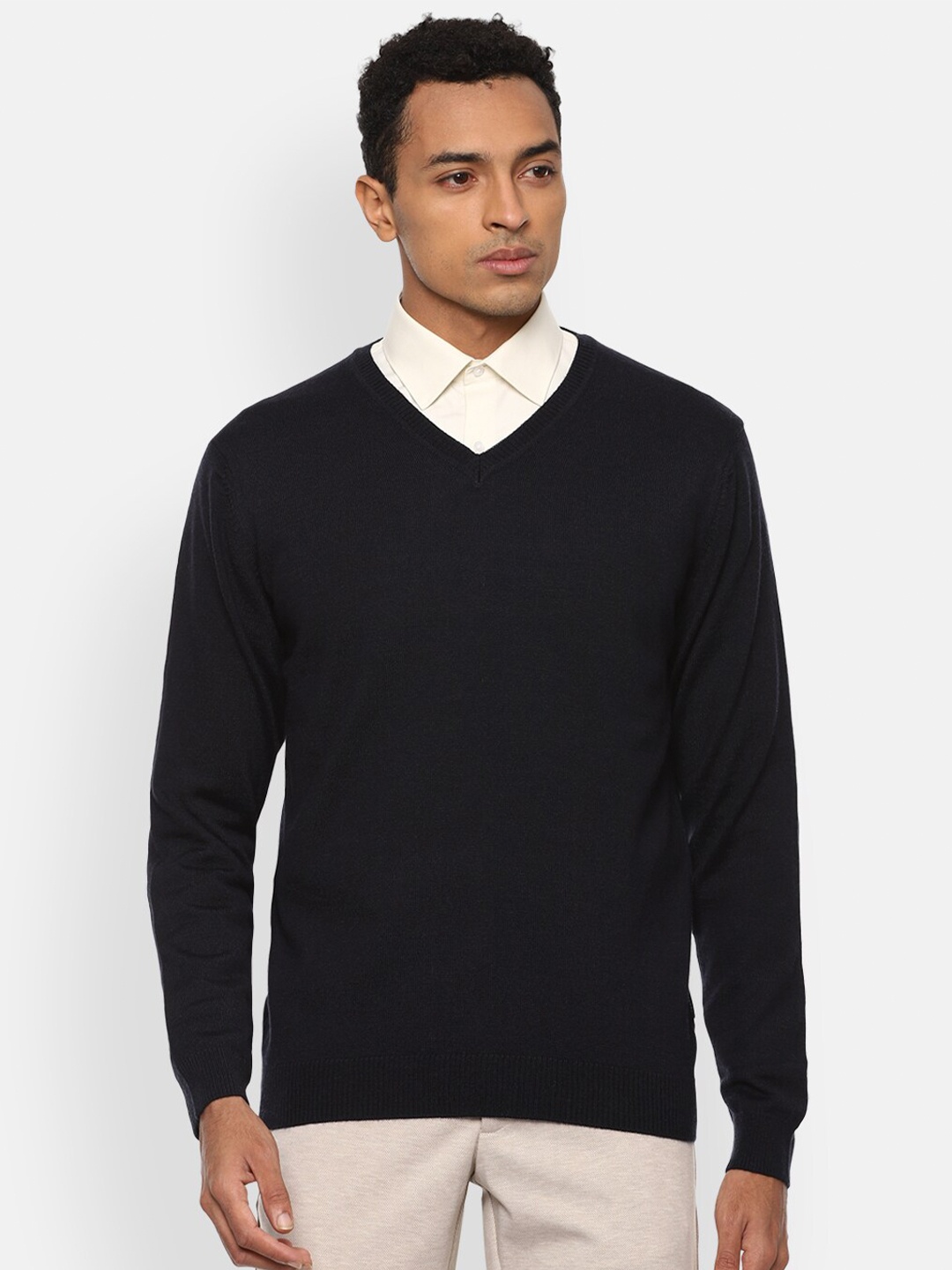 

Van Heusen Men Black Solid Pullover Sweater