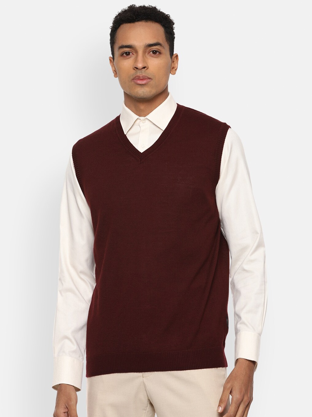 

Van Heusen Men Maroon Sweater Vest