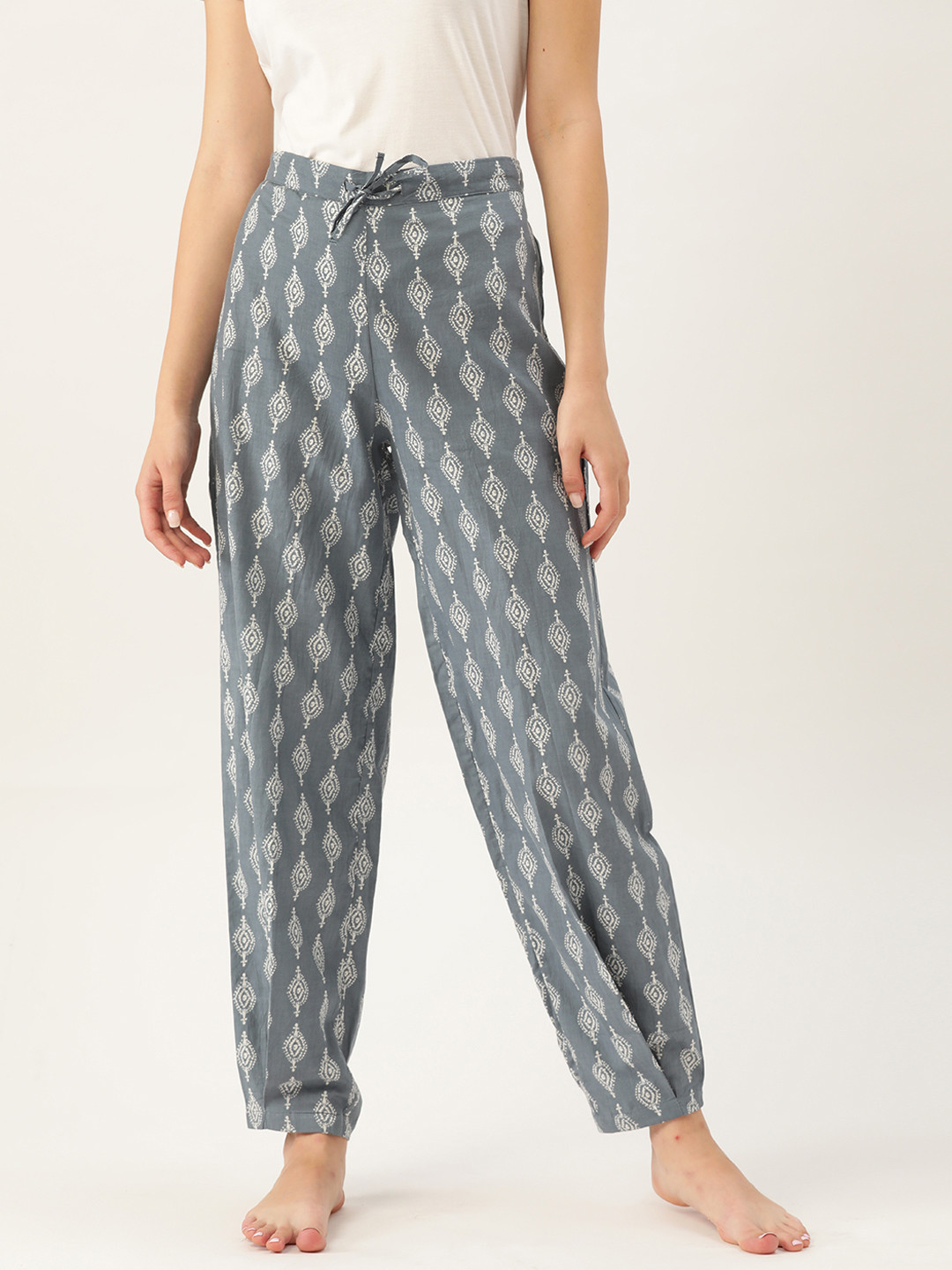

MBeautiful Women Grey & White Handblock Print Lounge Pants