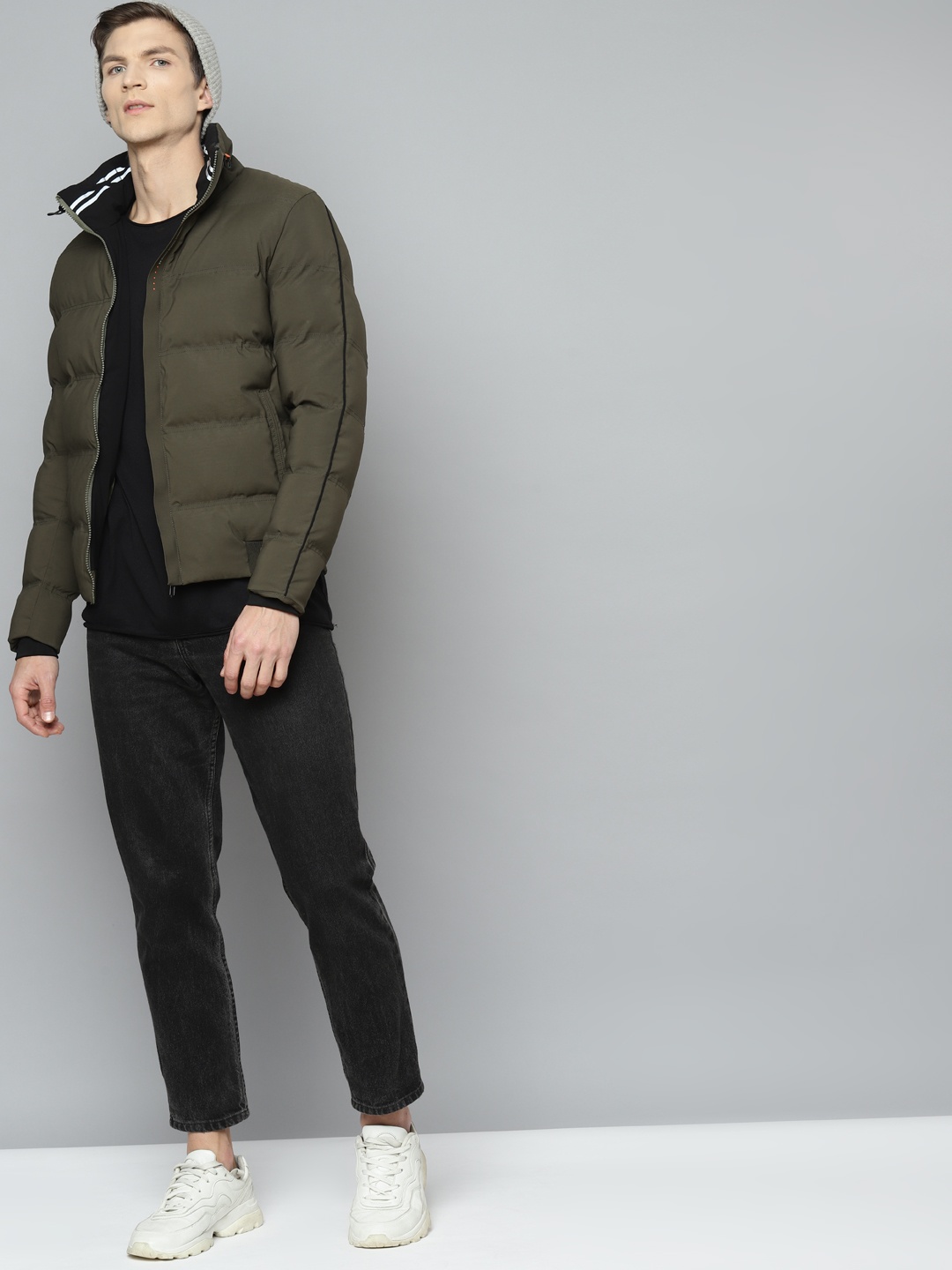 

Fort Collins Men Olive Green Solid Bomber Jacket