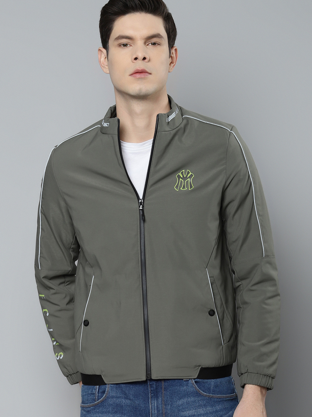 

Fort Collins Men Grey Solid Tailored Jacket