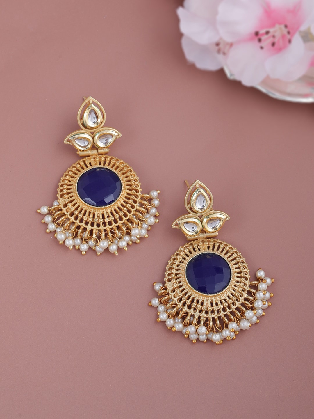 

Shoshaa Woman Gold-Toned Contemporary Drop Earrings