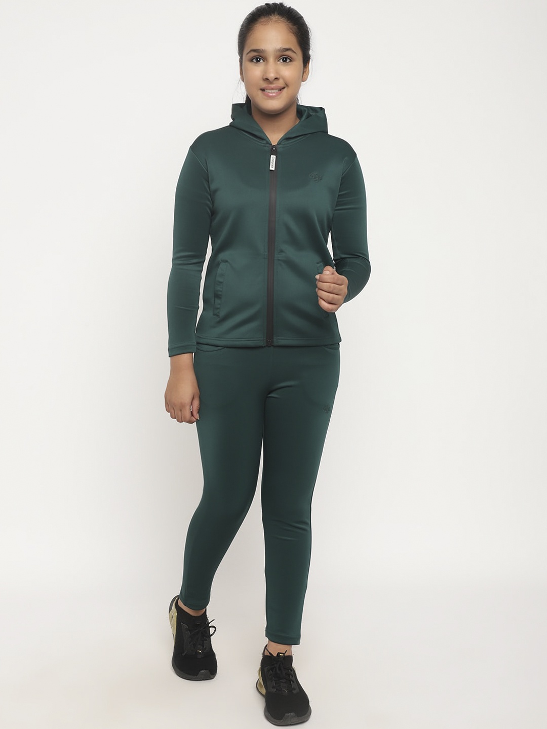 

CHIMPRALA Girls Green Solid Comfort-Fit Tracksuit