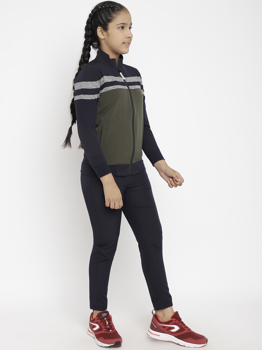 

CHIMPRALA Girls Olive Green & Navy Blue Colourblocked Tracksuit