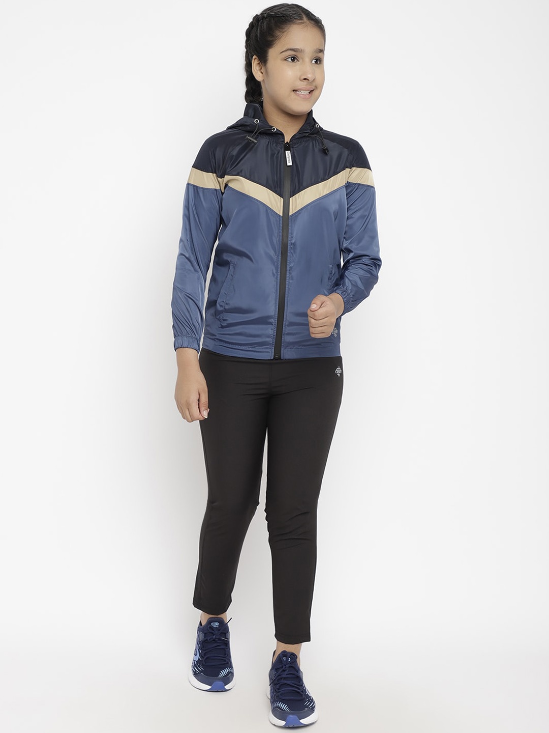 

CHIMPRALA Girls Navy Blue & Black Colourblocked Comfort-Fit Tracksuit