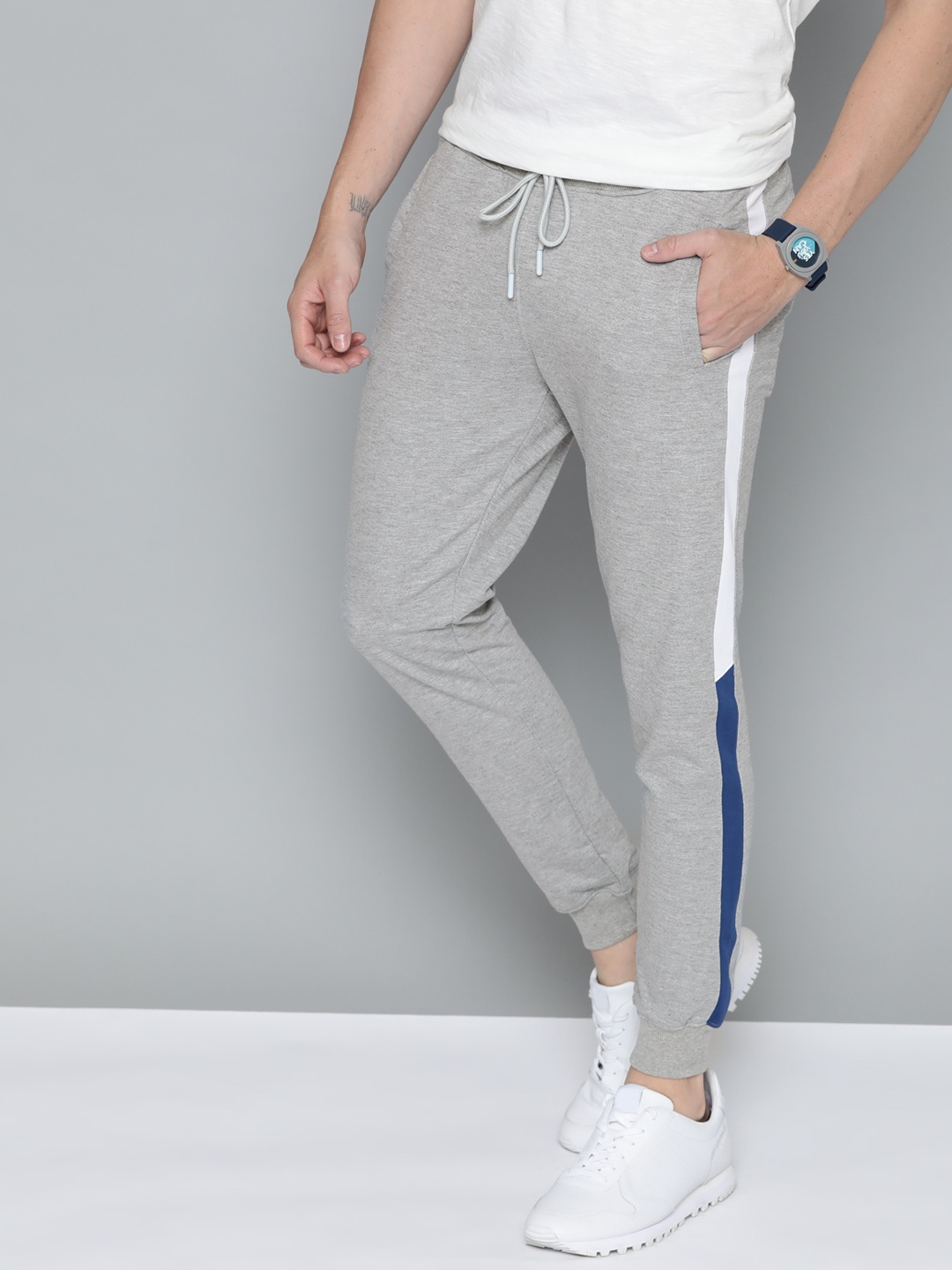

Mast & Harbour Men Grey Melange Solid Joggers