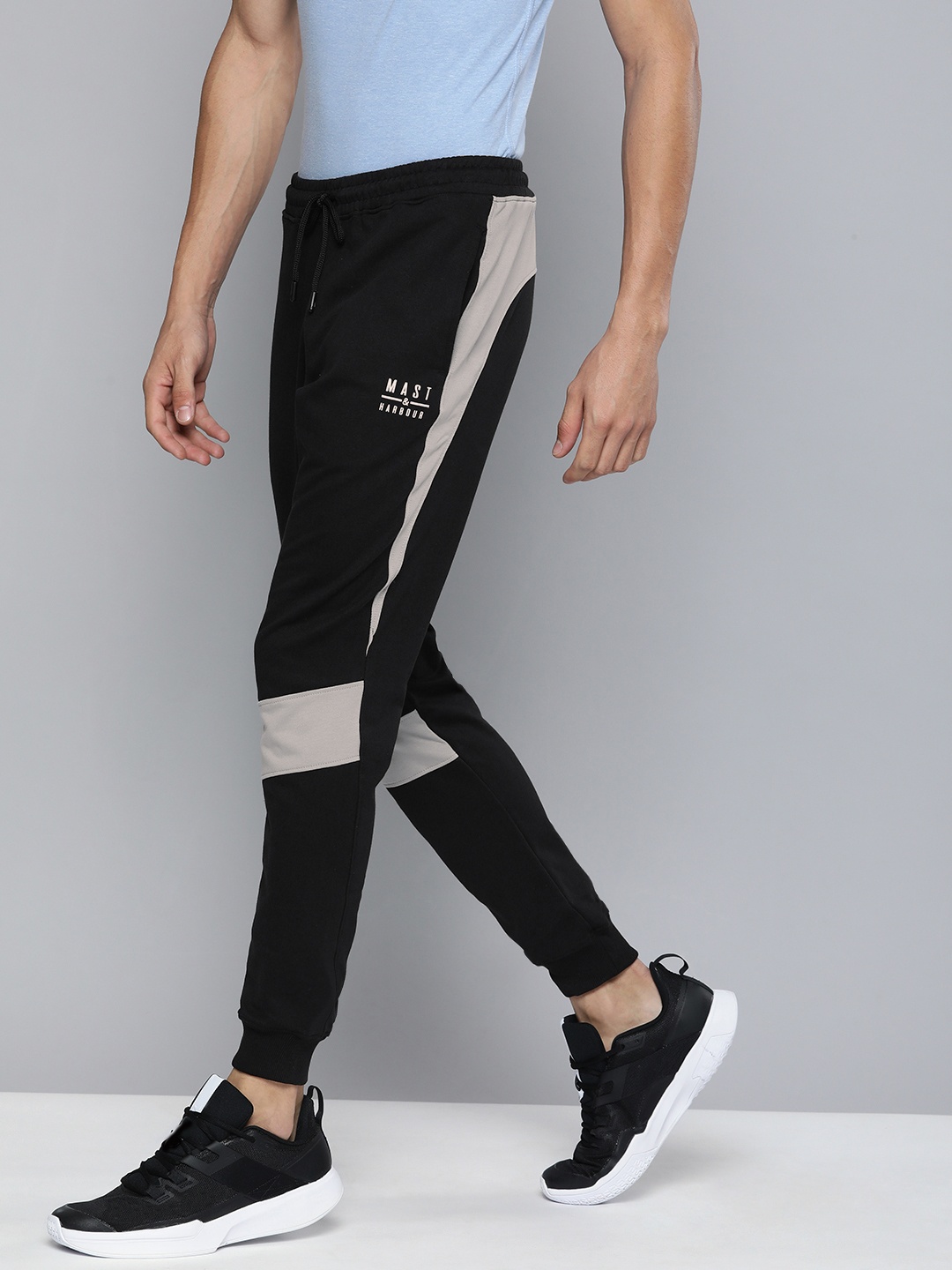 

Mast & Harbour Men Black Colourblocked Joggers