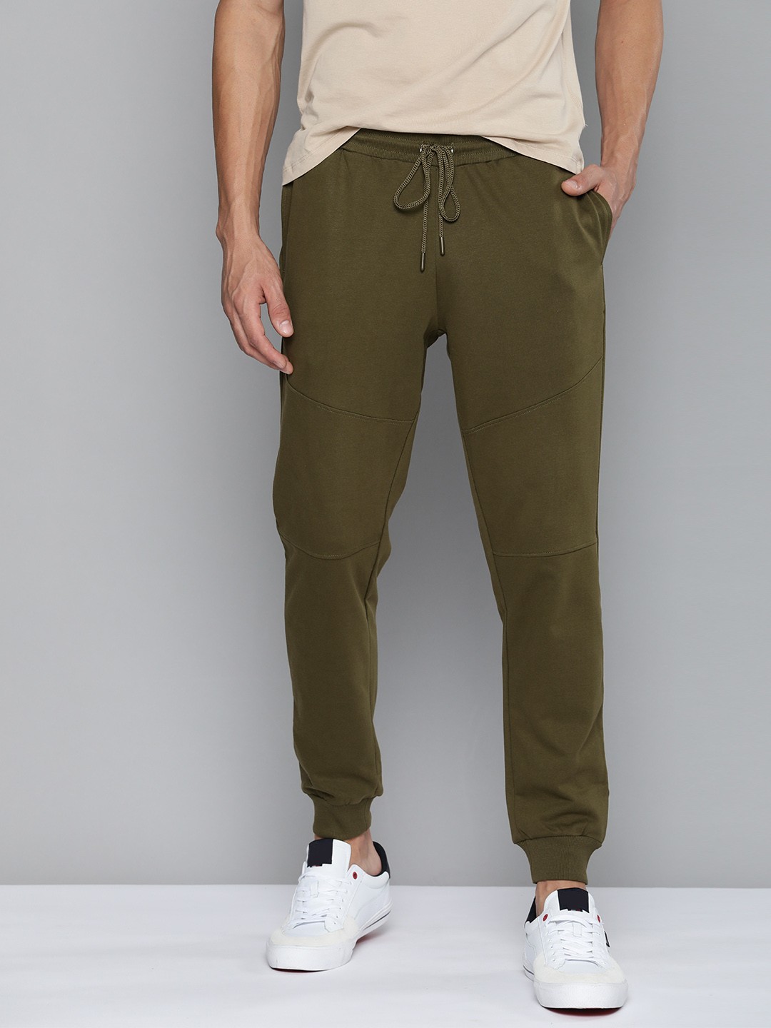 

Mast & Harbour Men Olive Green Joggers