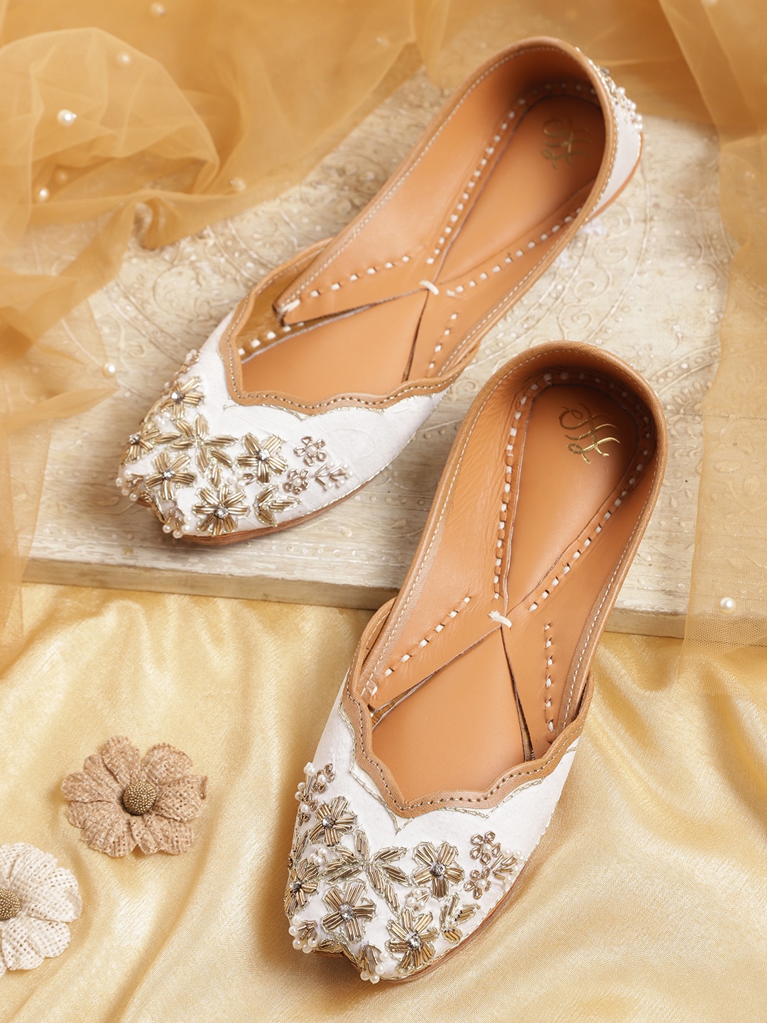 

House of Pataudi Women Off White Ethnic Embellish Handcrafted Leather Mojaris