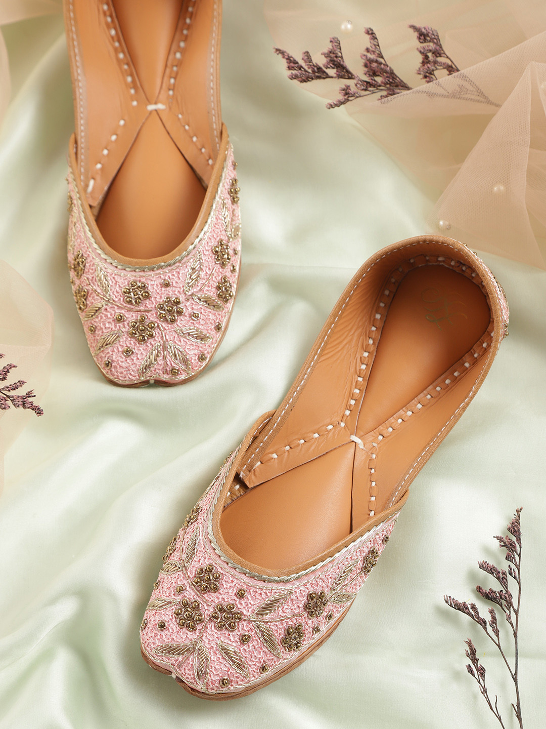 

House of Pataudi Women Peach-Coloured & Gold-Toned Embellished Handcrafted Mojaris