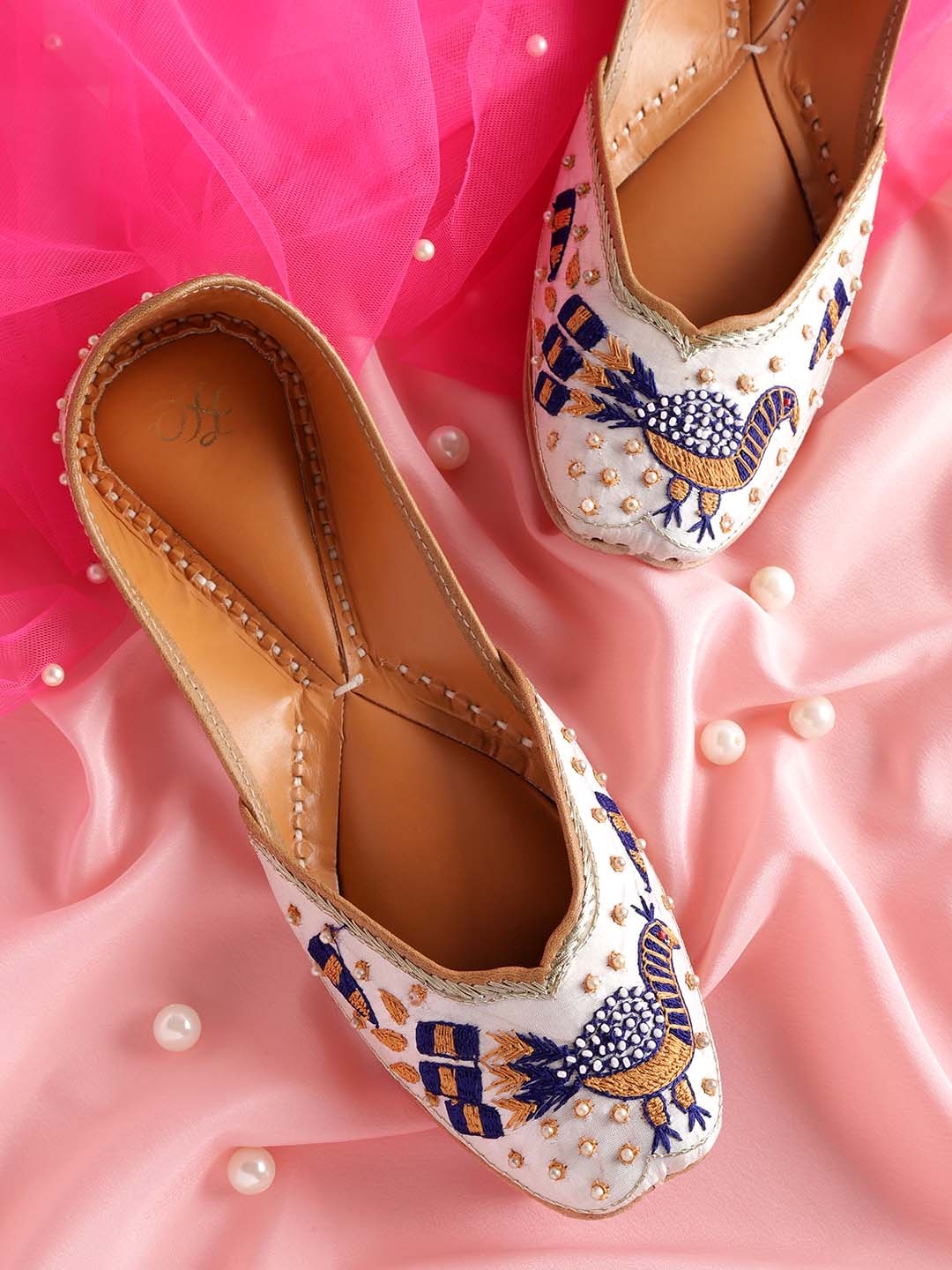 

House of Pataudi Women White & Blue Ethnic Embellished Mojaris