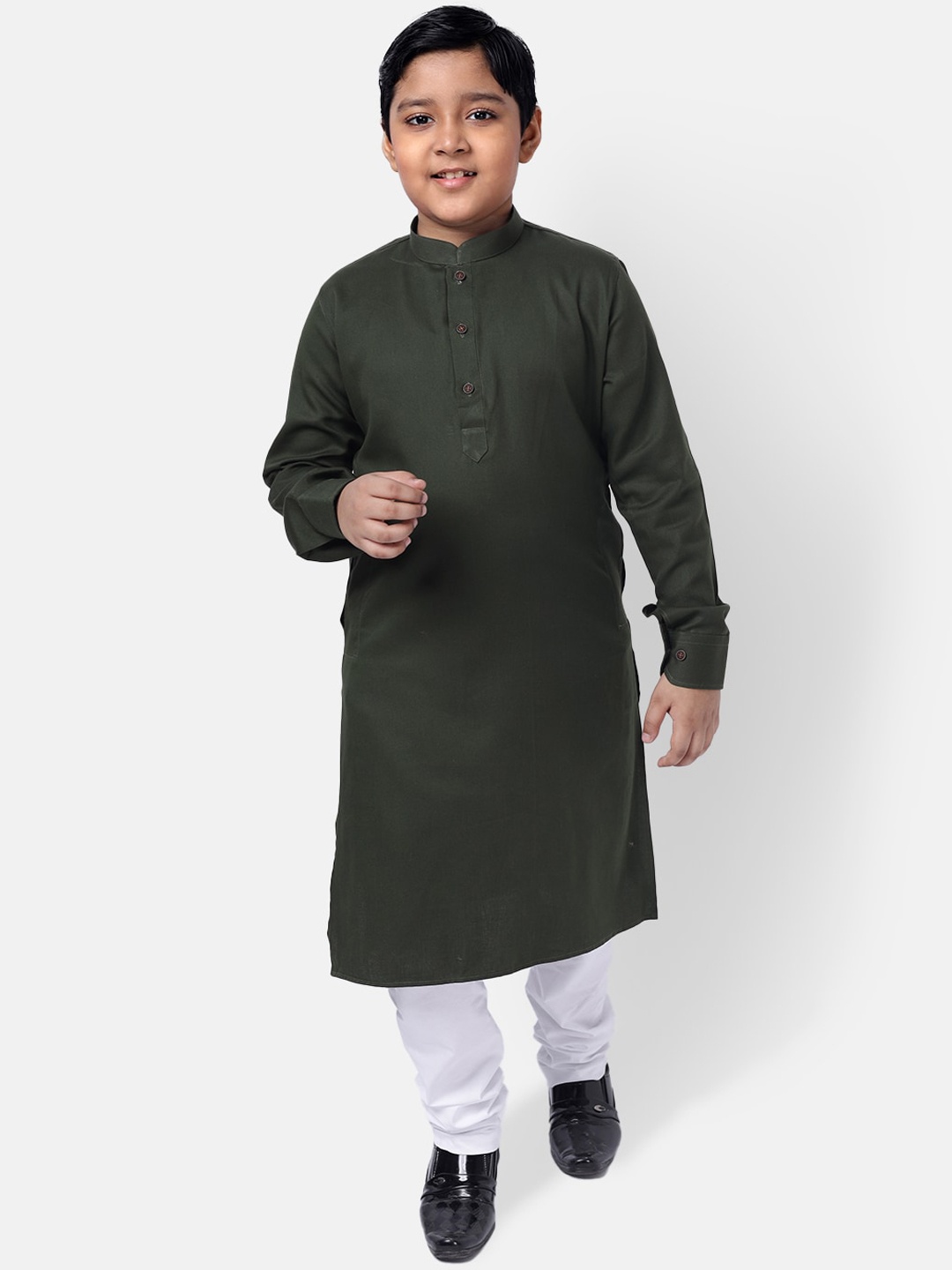 

NAMASKAR Boys Green Solid Cotton Kurta