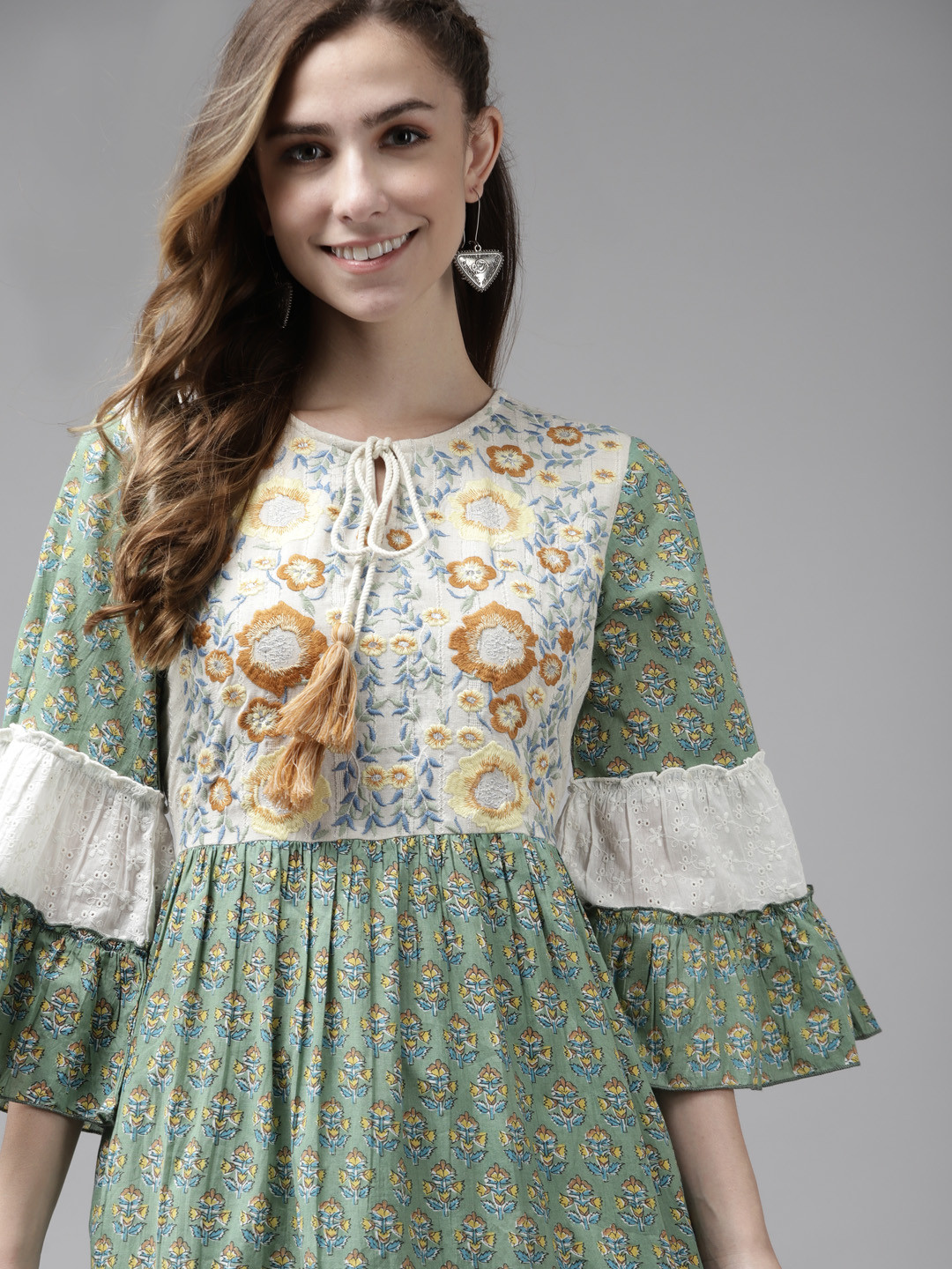 

Indo Era Women Green & White Floral Embroidered Flared Sleeves Anarkali Kurta