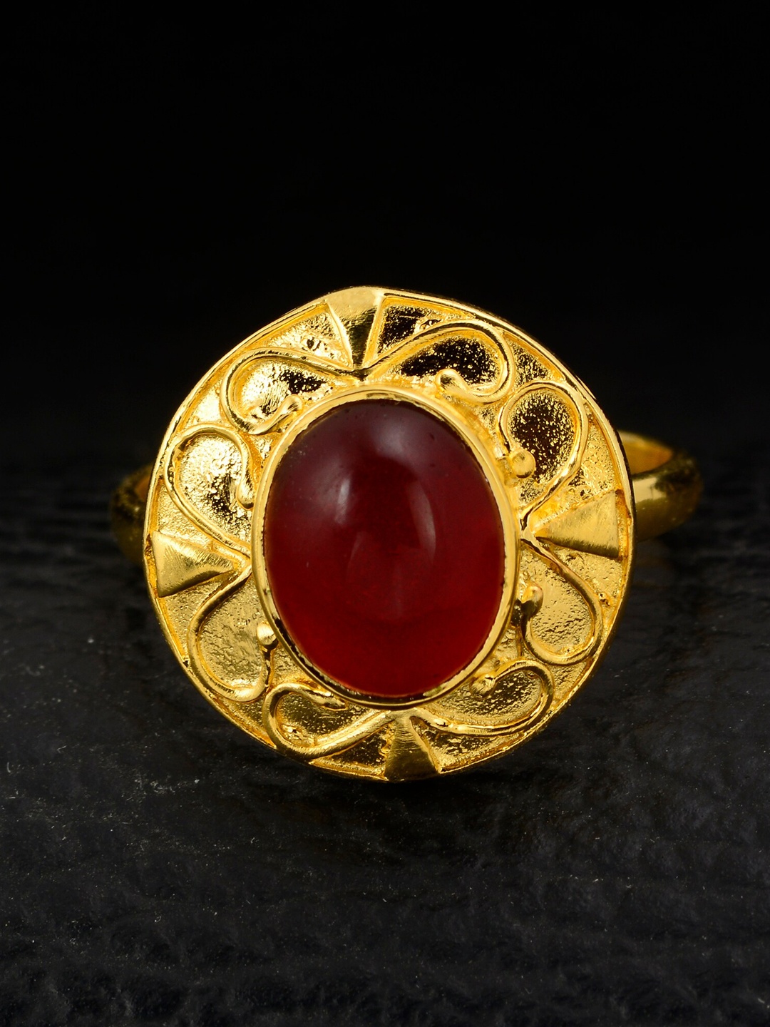 

Silgo Gold-Plated Red Stone-Studded Finger Ring