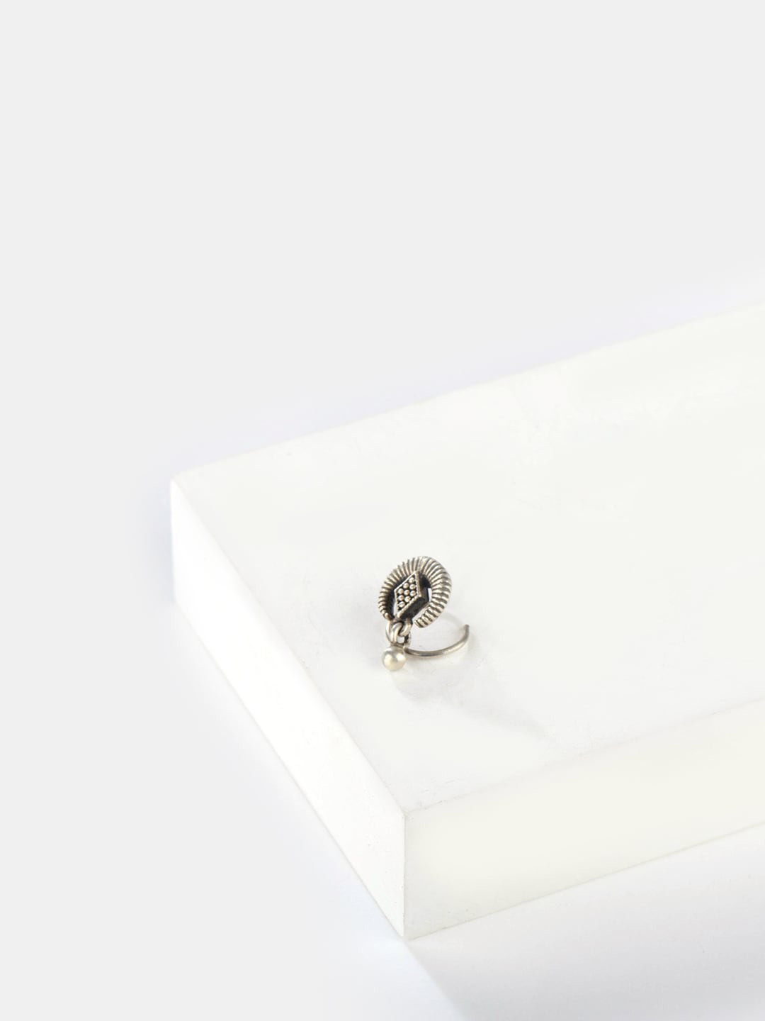 

SHAYA Oxidised Silver-Toned Didas Nosepin