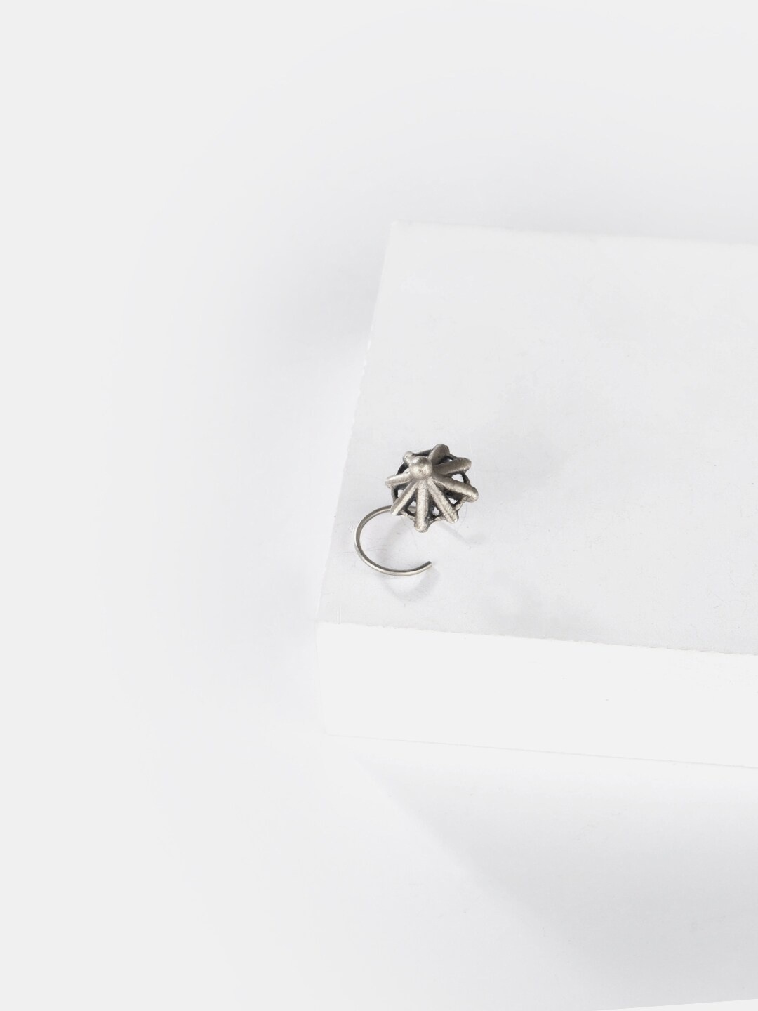 

SHAYA 925 Oxidized Silver-Toned Clip-On Nosepin