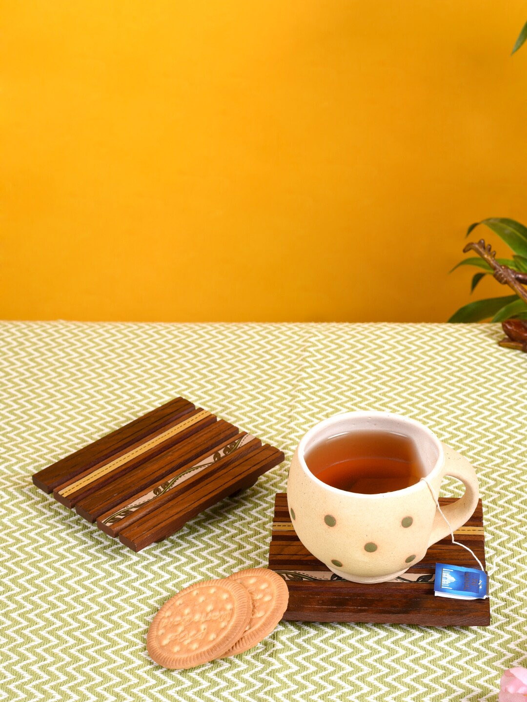 

AAKRITI ART CREATIONS Set Of 2 Brown & Yellow Handcrafted Wooden Square Coasters