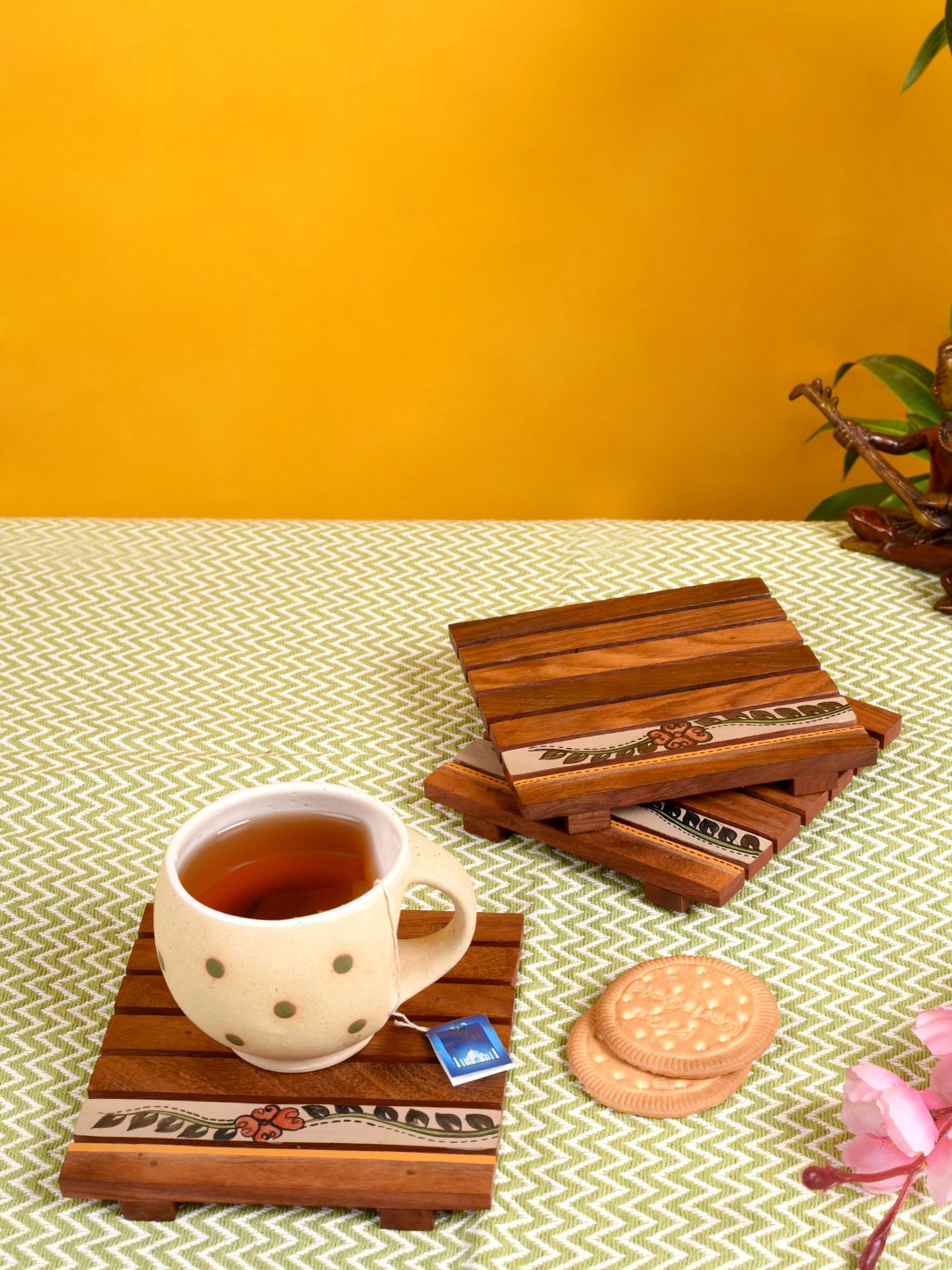 

AAKRITI ART CREATIONS Set Of 3 Brown & Orange Flower Motifs Wooden Square Coasters