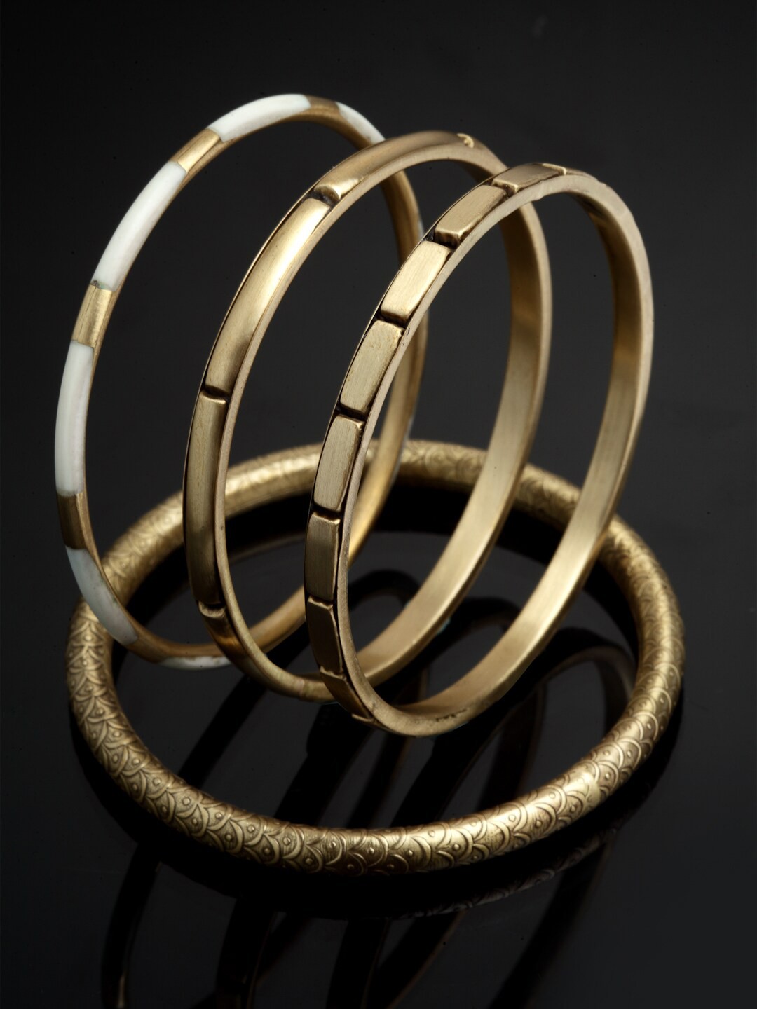 

VOGUE PANASH Set Of 4 Gold-Plated Handcrafted Bangles