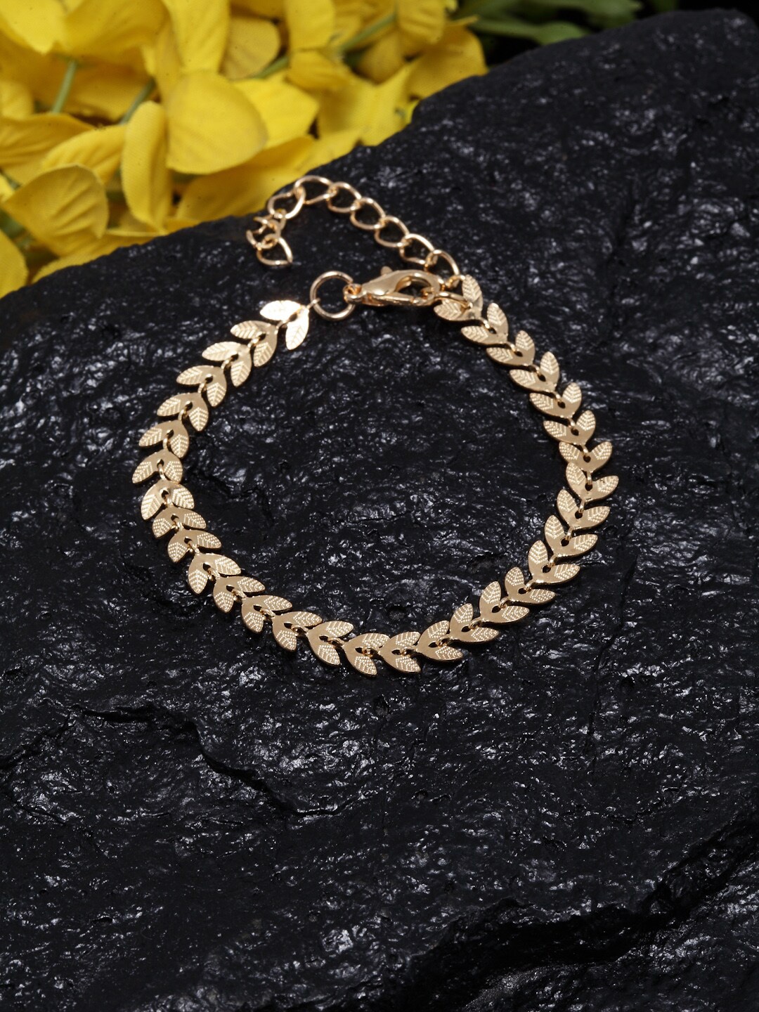 

Ferosh Gold-Toned Leaf Patterned Anklet