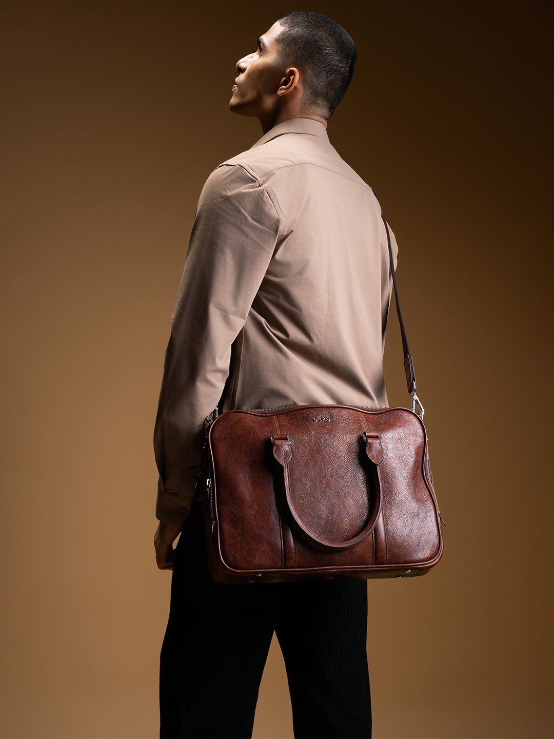 

Eske Charlie Leather Animal Print Upto 16inch Laptop Messenger Bag, Tan