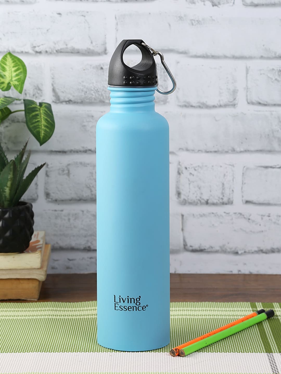

HomeTown Blue Solid Pro Stainless Steel Bottle 1 L