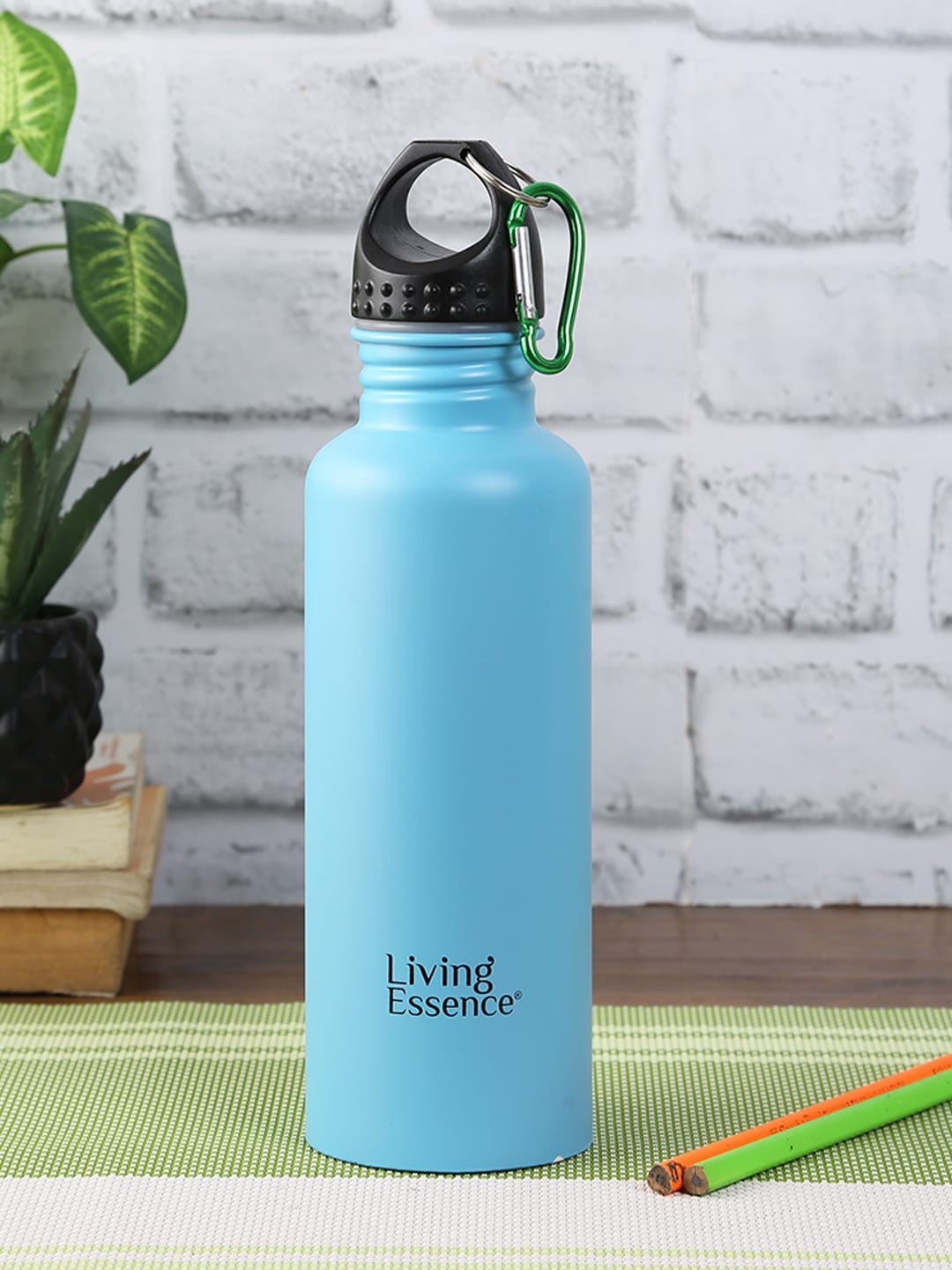 

HomeTown Blue Solid Pro Stainless Steel Bottle 750ml