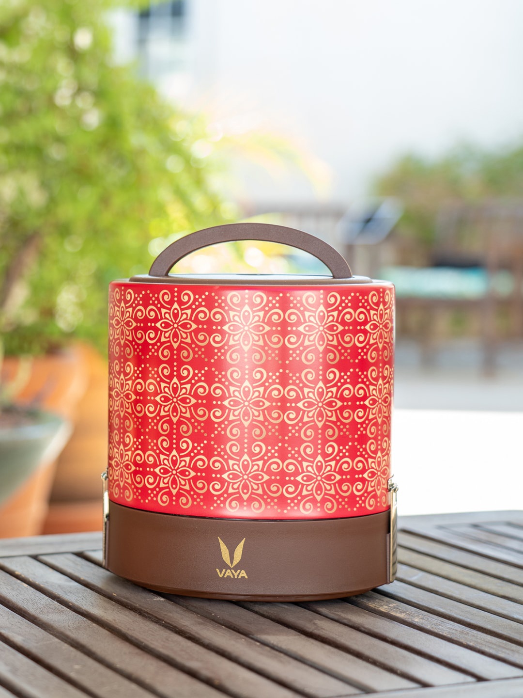 

Vaya Red & Gold-Toned Printed Lunch Box