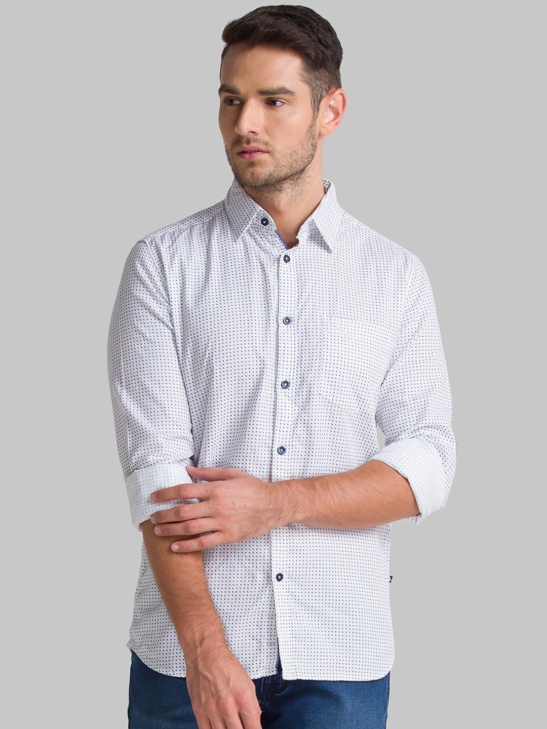 

Parx Men White Slim Fit Opaque Striped Casual Shirt