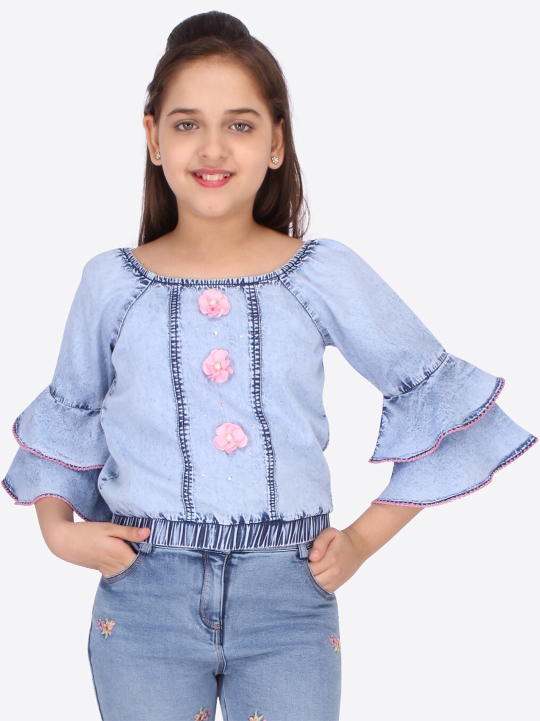 

CUTECUMBER Blue Applique Denim Regular Top