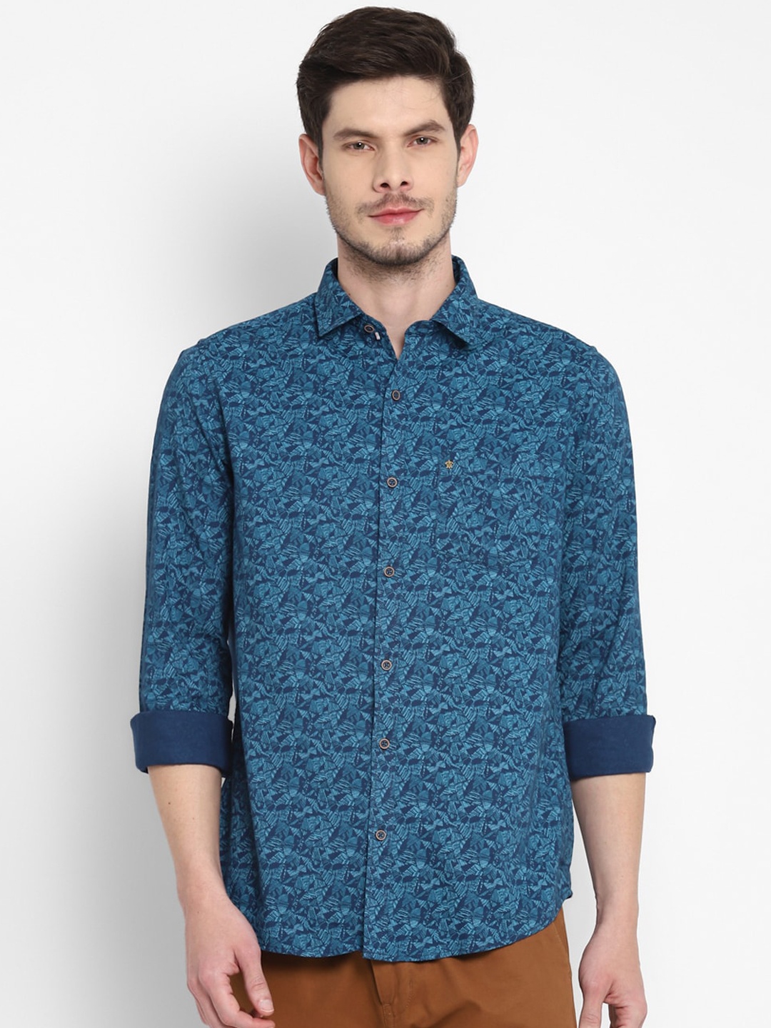 

Turtle Men Blue Slim Fit Opaque Printed Cotton Casual Shirt