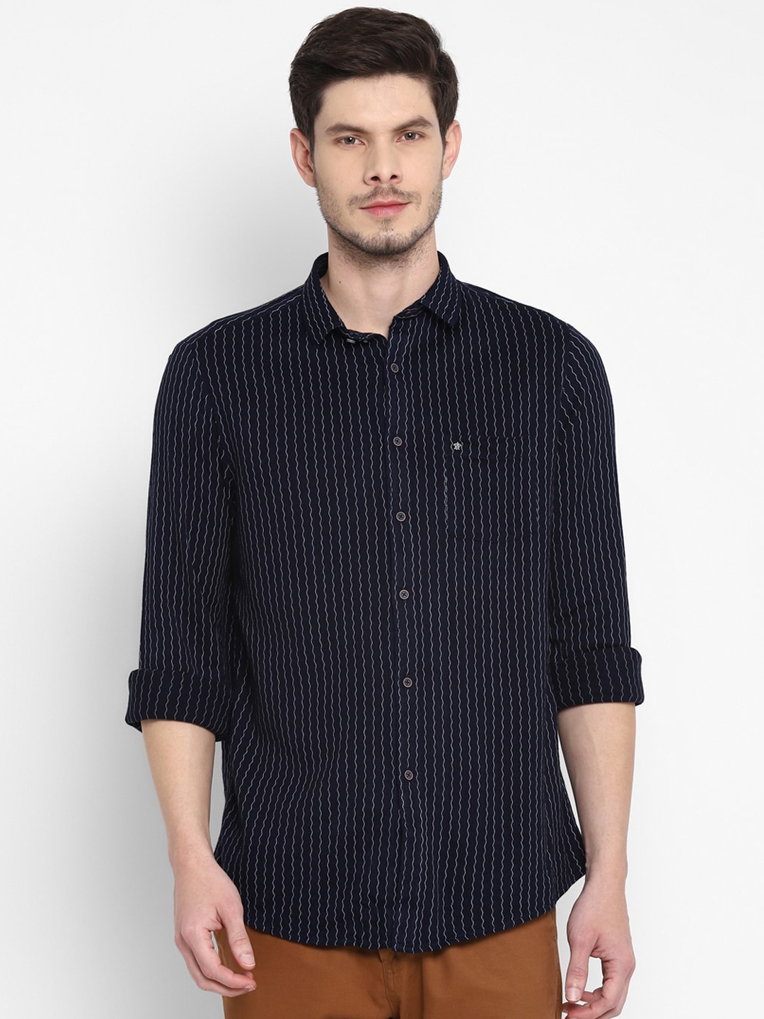 

Turtle Men Blue & White Skinny Fit Opaque Striped Casual Shirt