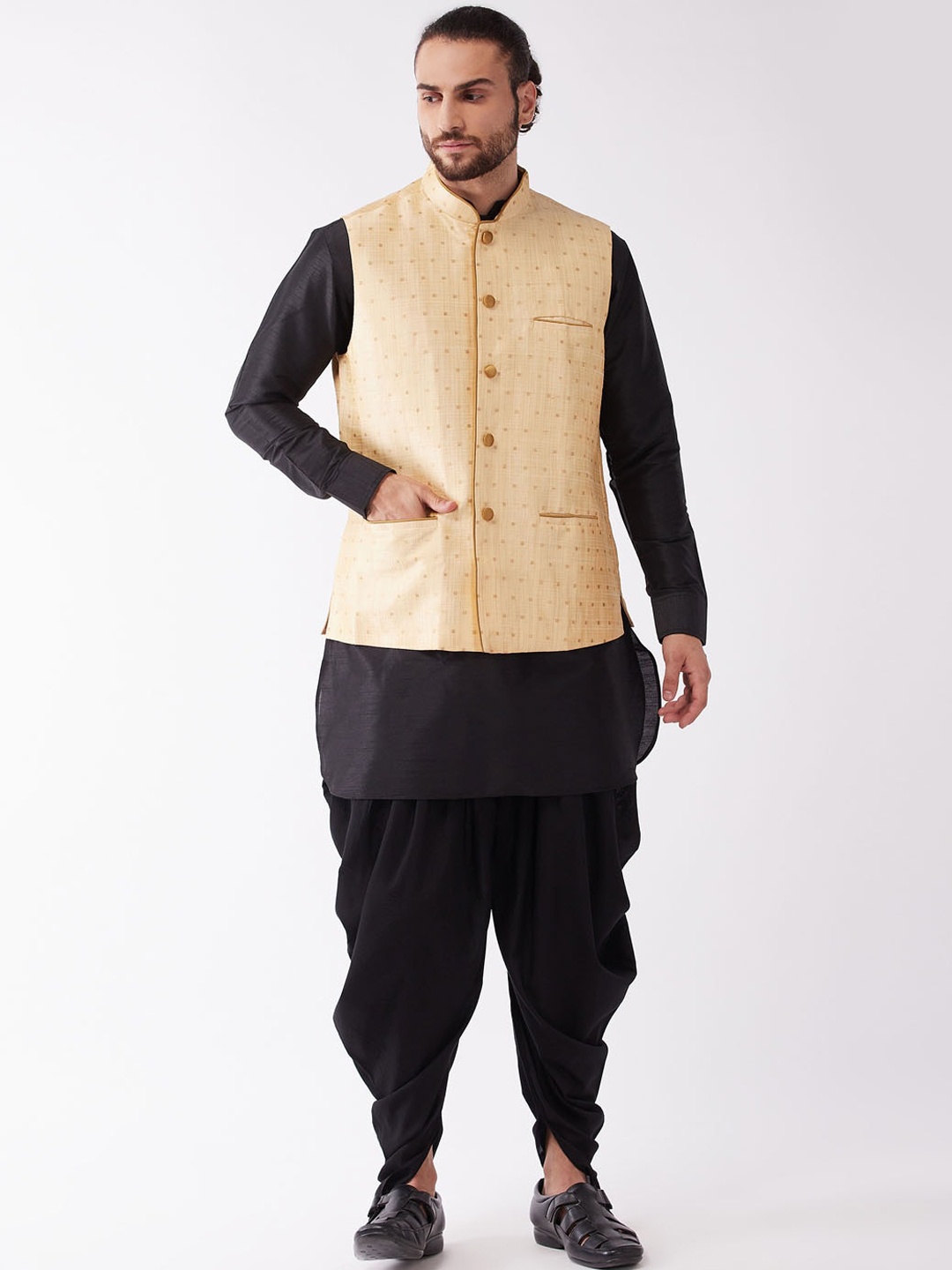 

VASTRAMAY Men Black Embroidered Layered Kurta with Salwar