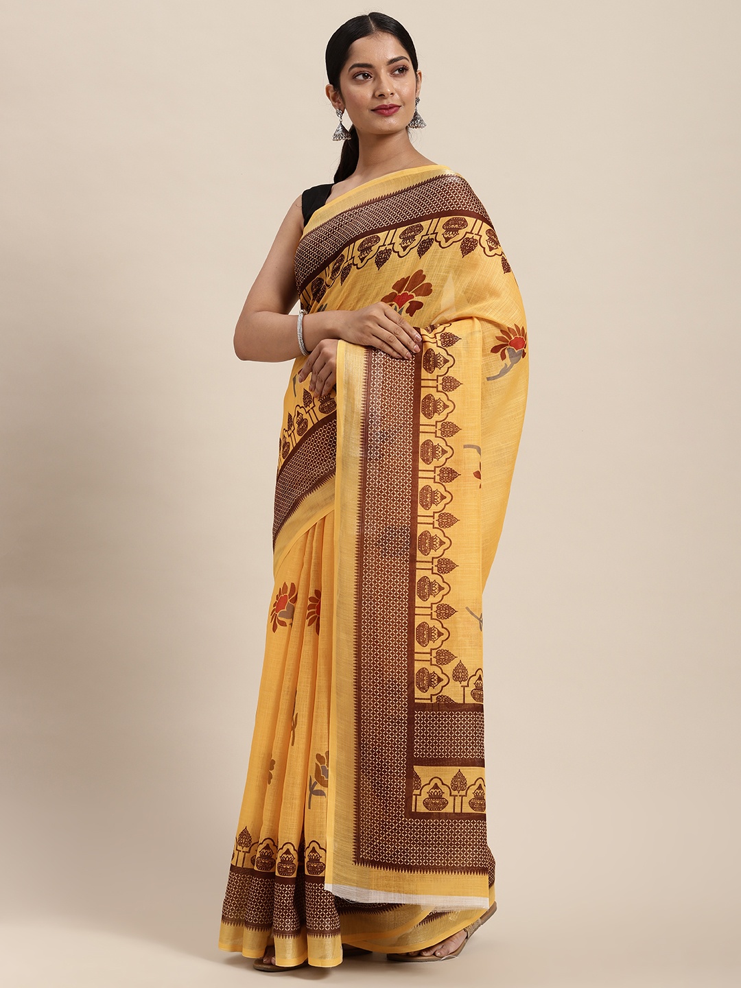 

cbazaar Women Cream-Coloured & Brown Floral Printed Saree