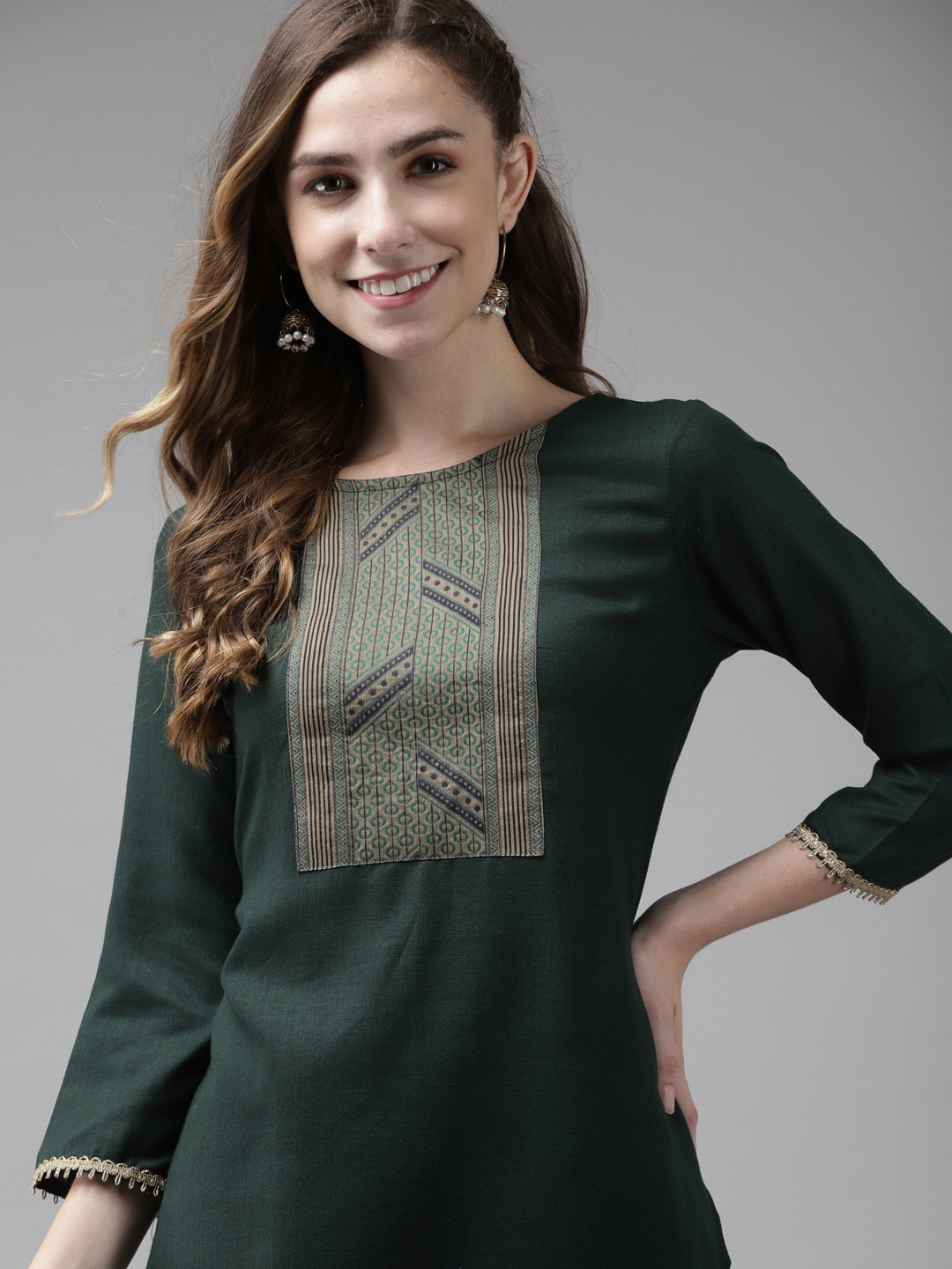 

Indo Era Women Green Geometric Yoke Design Kurta