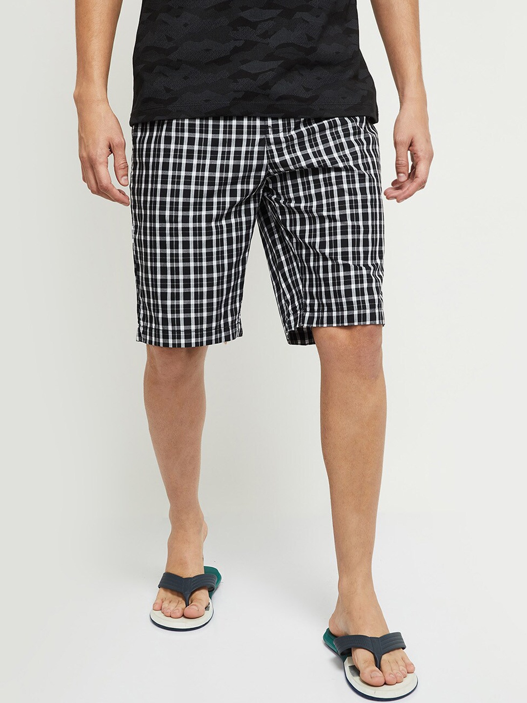 

max Men Black & White Checked Shorts
